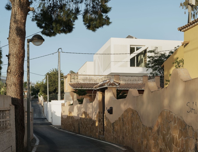 More Than White House by PLAYstudio. Photograph by Luis Díaz Díaz