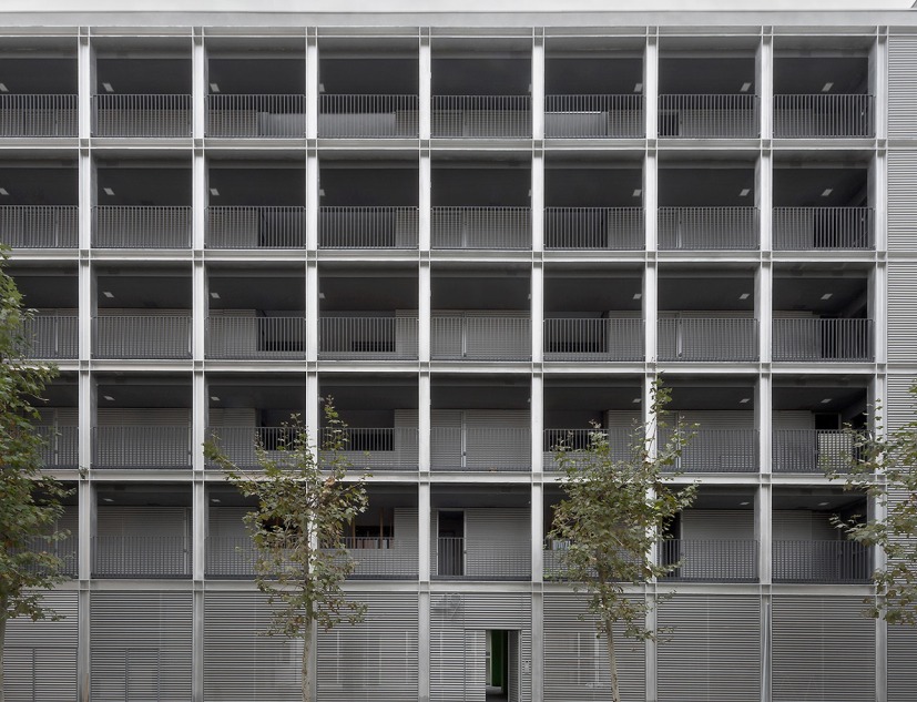 Manubuild, Carabanchel 34 por Ruiz-Larrea & Asociados. Fotografía por Lucía Gorostegui