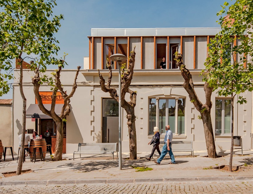 Apartments in the Walk of the Remei by Sau Taller d’Arquitectura. Photograph by Andrés Flajszer