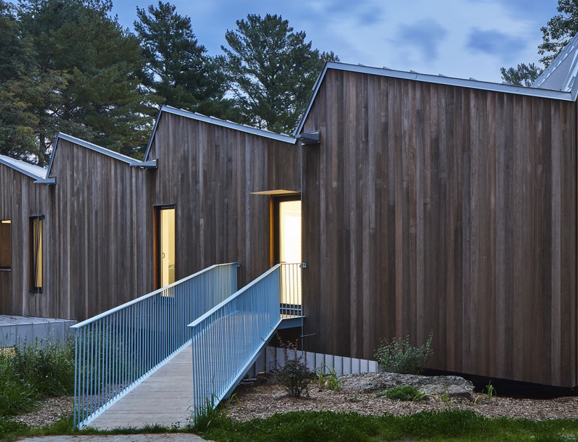 Night exterior view. Sky House by Julia Jamrozik and Coryn Kempster. Photography © Doublespace Photography