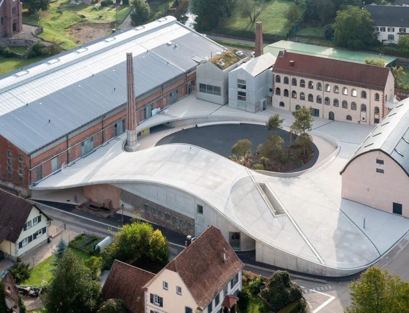 Site Verrier cultural center by SO – IL and FREAKS. Photograph by Iwan Baan