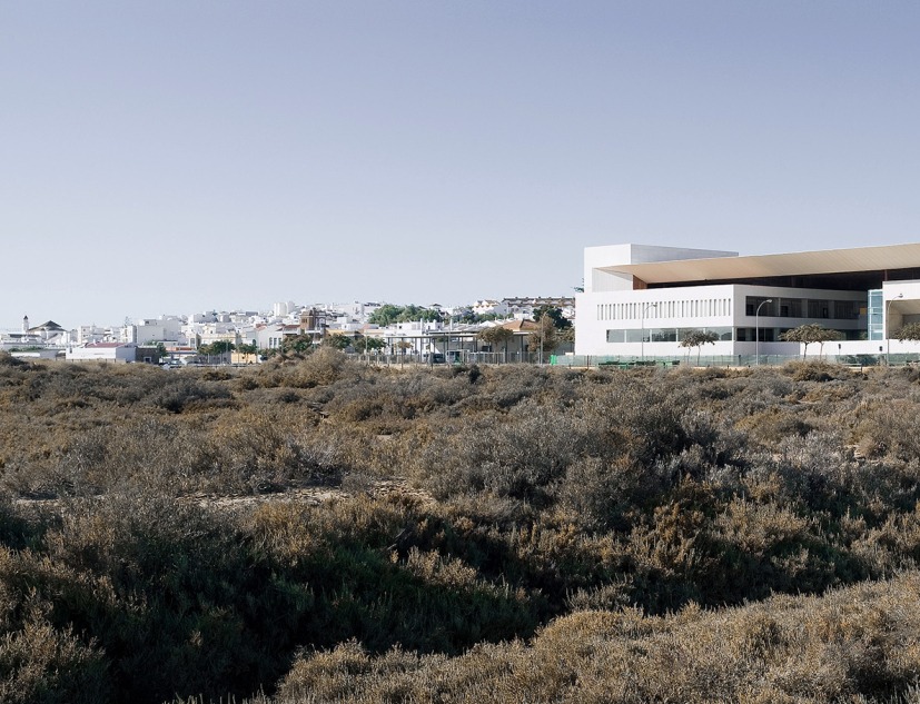 Exhibition and Congress Center by Sol89. Photograph by Javier Orive.