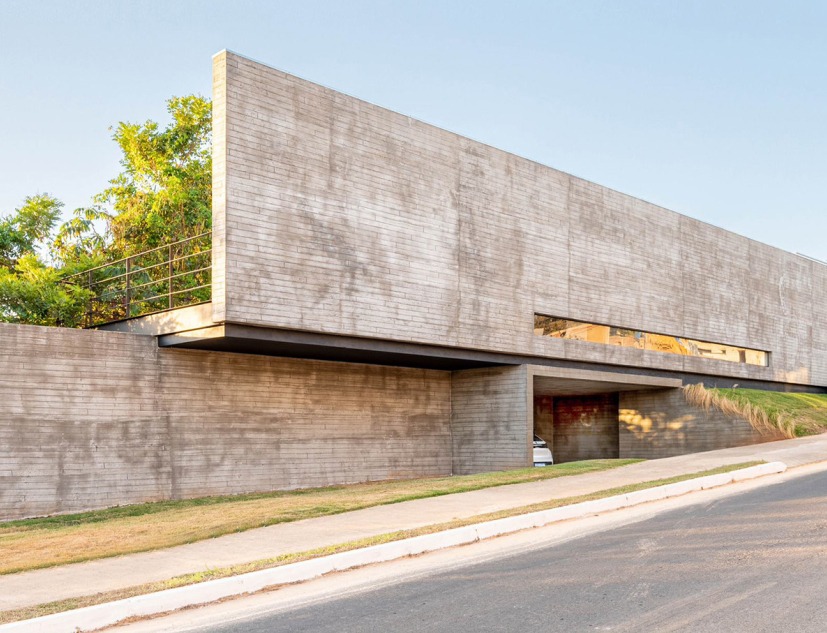 Casa Paineiras by Studio Bruno Porto. Photograph by Júlia Totoli