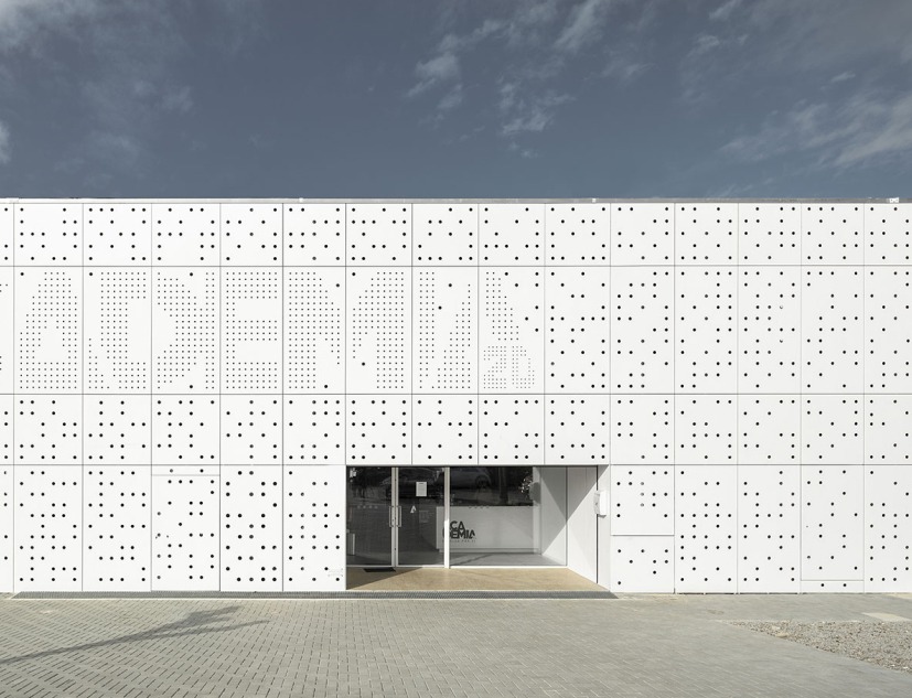 Gimnasio Academia 20 por Studioworkers. Fotografía por Ivo Tavares Studio