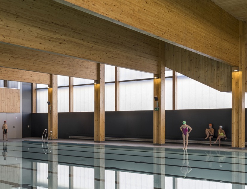Turó de la Peiras' sport center and layout of the interior urban block, by Anna Noguera and Javier Fernández. Photograph by Enric Duch