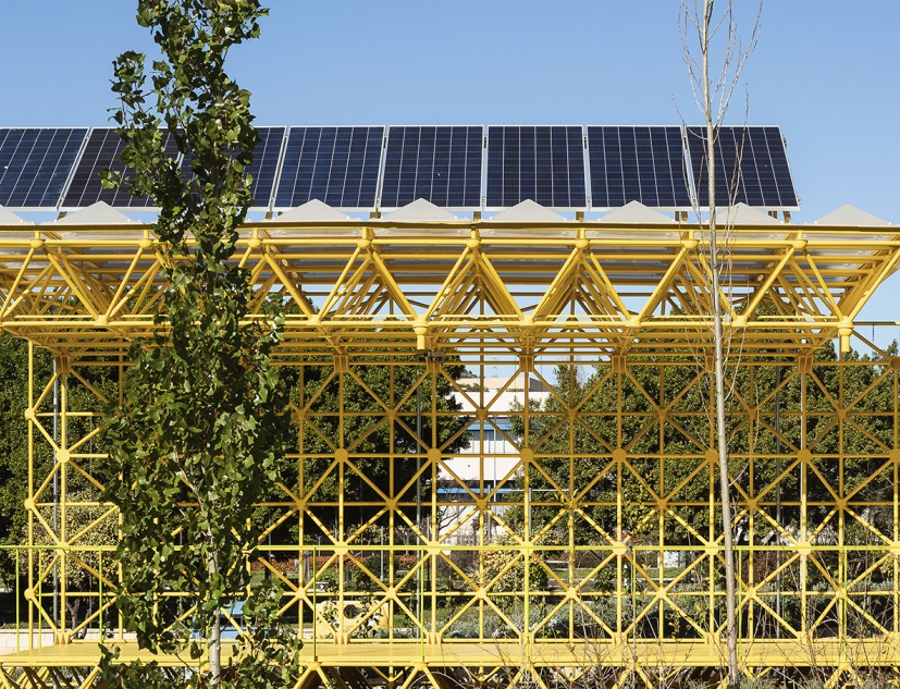 Smart tree by UMA, AQ8 Arquitectura, Marinauno Arquitectos. Photograph by por Fernando Alda