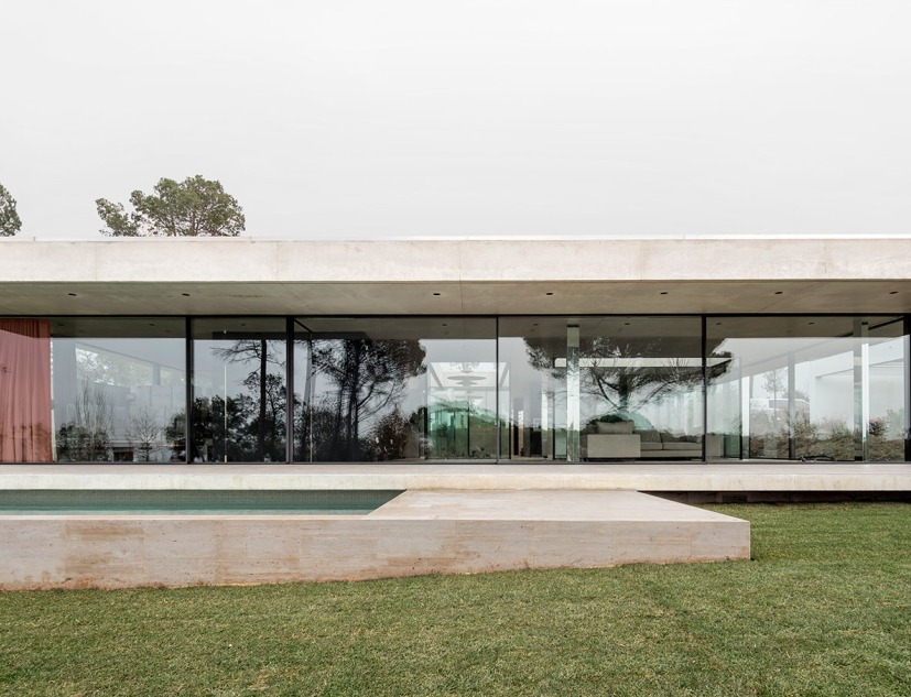 Villa SESOM by Jaime Prous Architects. Photograph by Adrià Goula