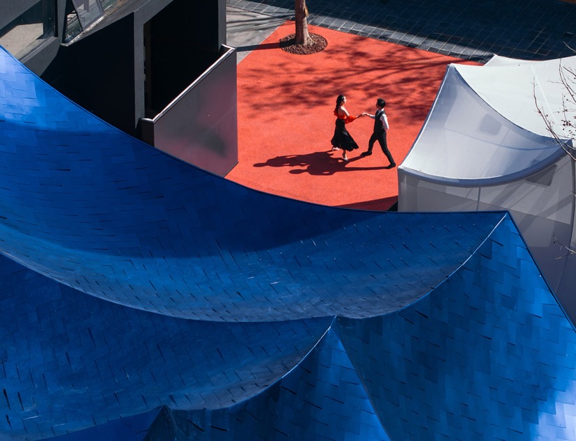 Klein Blue Hills y White Cliffs por Wutopia Lab. Fotografía por CreatAR Images