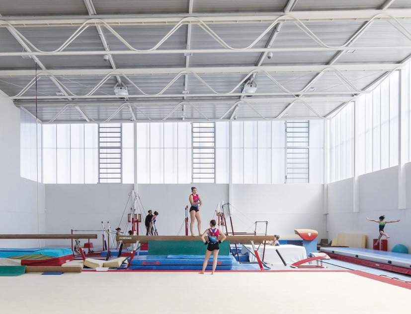 Sports area Ricard Ginebreda F3 by Roger Méndez - AMB. Photograph by Marcela Grassi