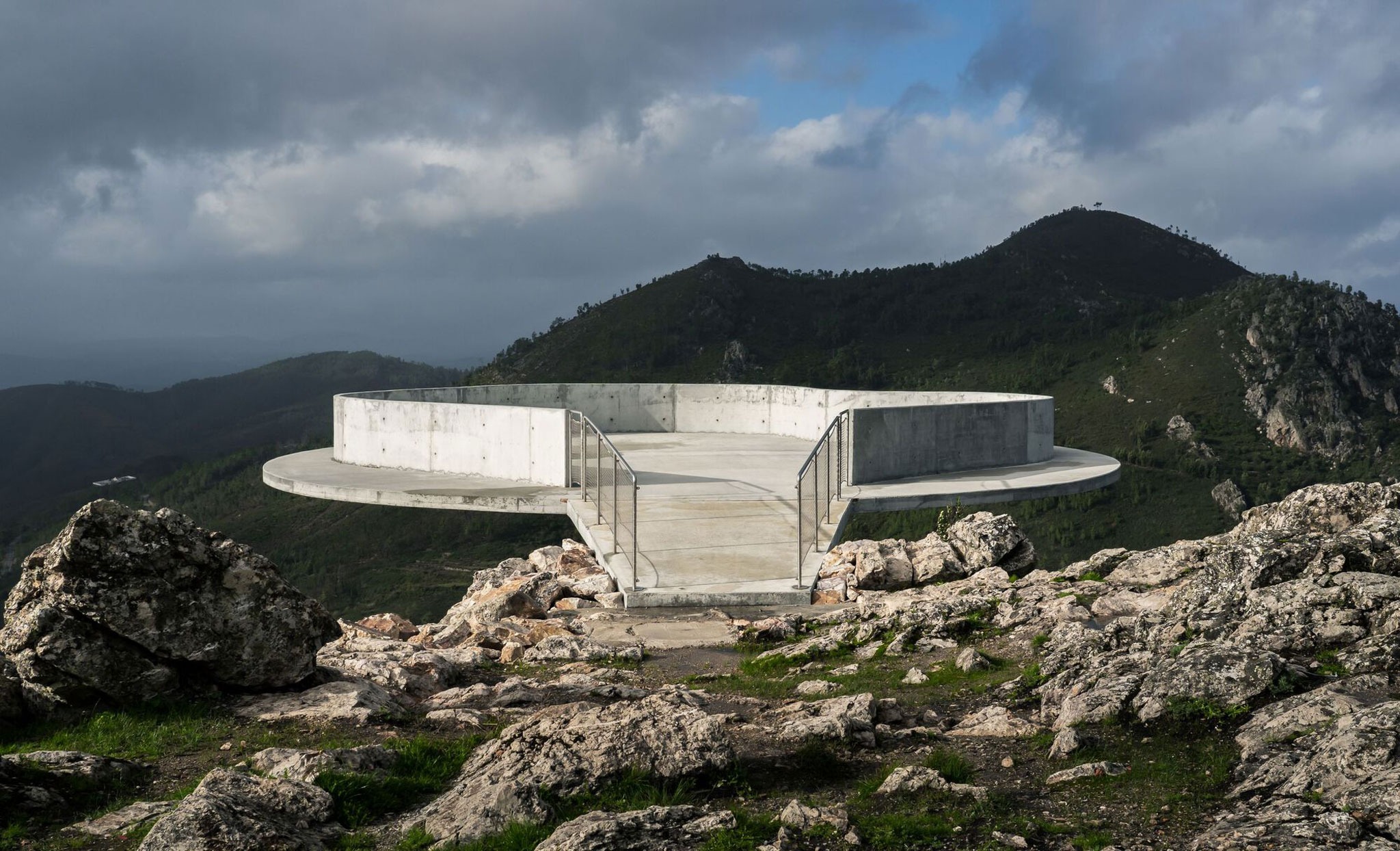 On a rocky massif in the Serra do Moradal. Renovation of the Zebro
