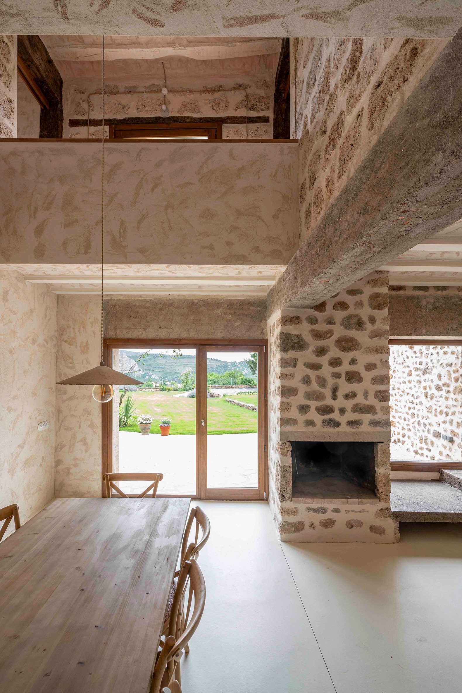 Casona en Nestares por Atelier Atlántico. Fotografía por Luis Asin --- Mountain House in Nestares by Atelier Atlántico. Photograph by Luis Asin Casona en Nestares por Atelier Atlántico. Fotografía por Luis Asin --- Mountain House in Nestares by Atelier Atlántico. Photograph by Luis Asin