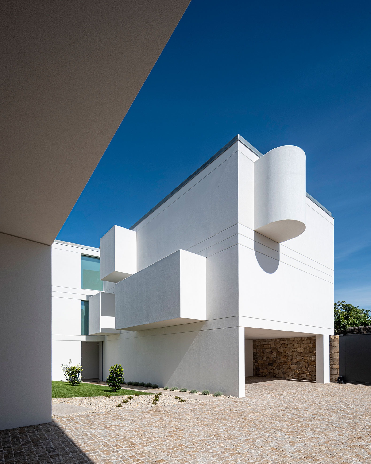 Vivienda colectiva en Vila do Conde por Raulino Silva Arquitecto. Fotografía por Héctor Santos-Díez. Vivienda colectiva en Vila do Conde por Raulino Silva Arquitecto. Fotografía por Héctor Santos-Díez.