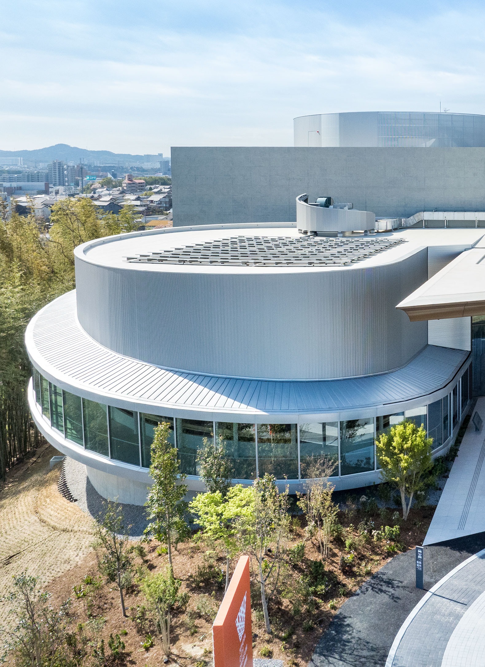 A landscape to unify local memory. Toyota City Museum by