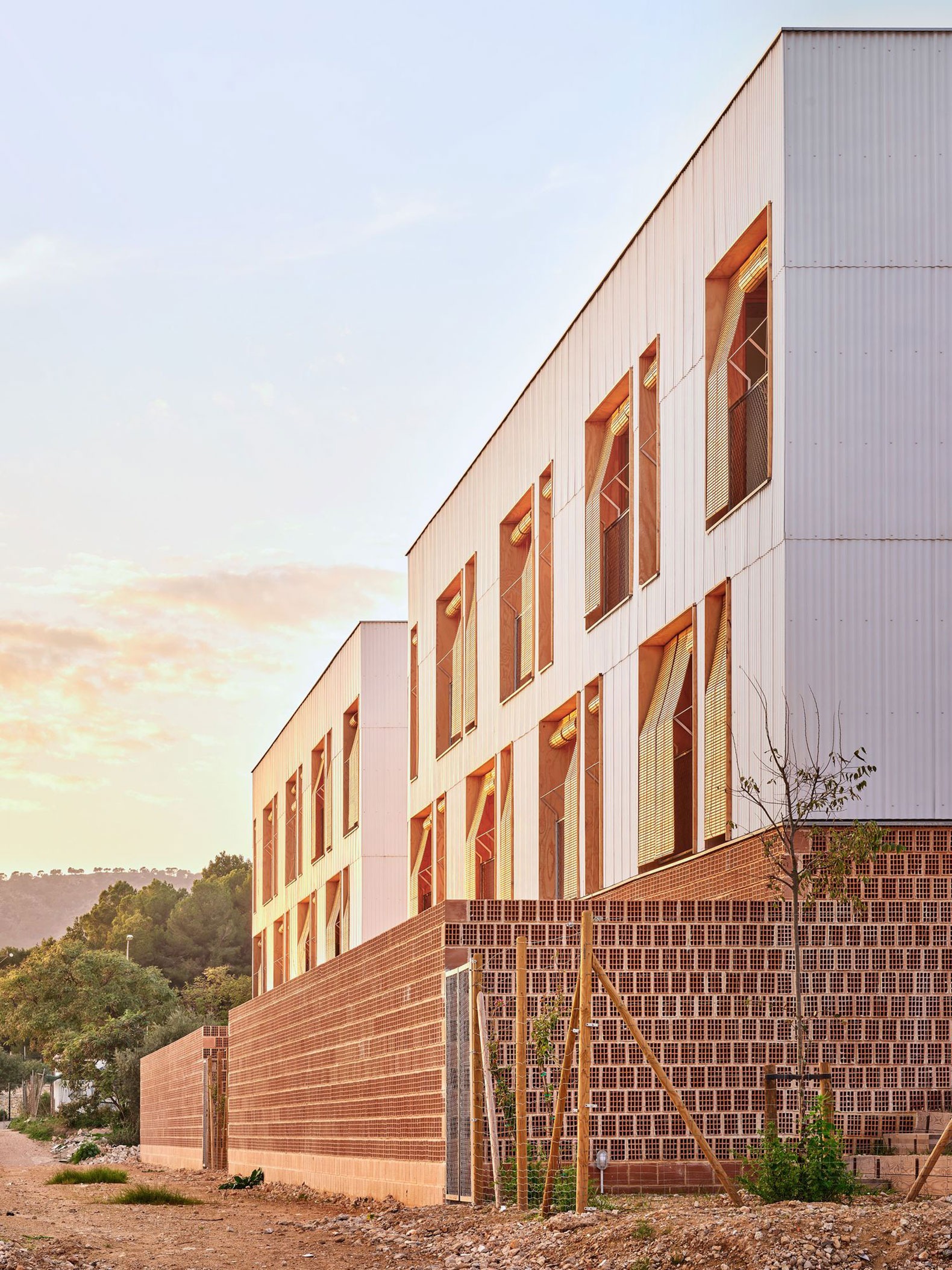 Spain Architects: Housing Ⅰ (2 Volumes) Think about sustainability and environmental impact. 48 Social