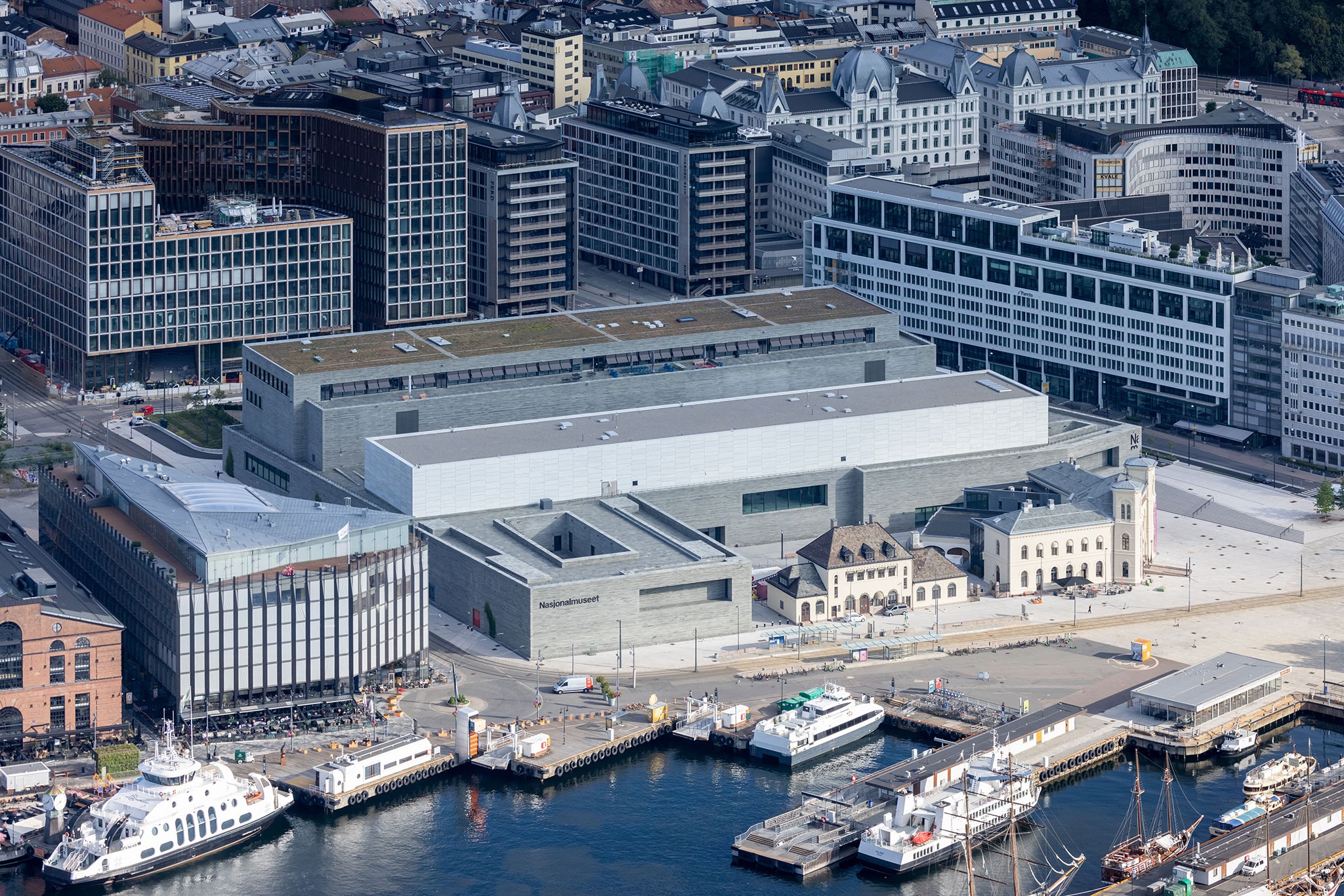 Museo nacional de arte, arquitectura y diseño de Noruega por Kleihues + Schuwerk Architects. Fotografía por Iwan Baan. Museo nacional de arte, arquitectura y diseño de Noruega por Kleihues + Schuwerk Architects. Fotografía por Iwan Baan.