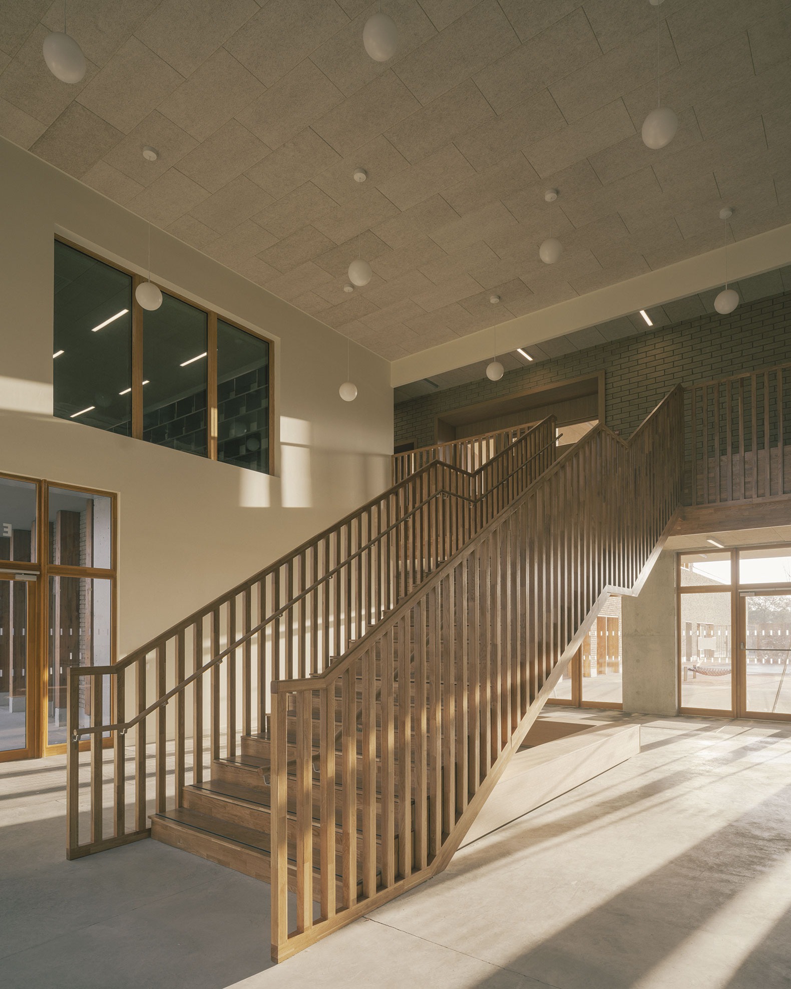 "Claudie Haigneré" School Group by Vallet de Martinis Architectes. Photograph by Charly Broyez "Claudie Haigneré" School Group by Vallet de Martinis Architectes. Photograph by Charly Broyez