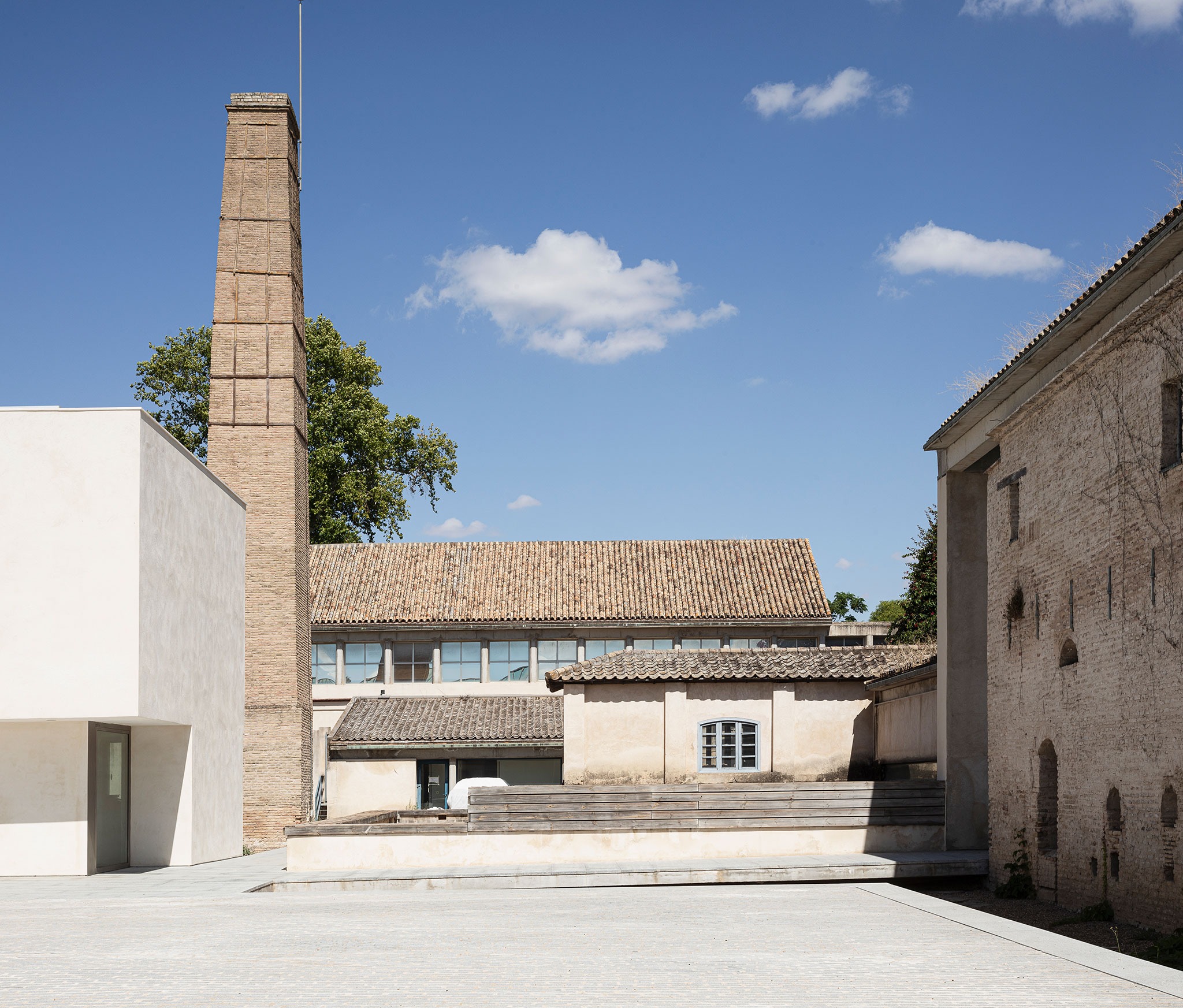 Adaptation of the Lego Cloister of the Monastery of Santa María de las Cuevas by Reina & Asociados. Photograph by Fernando Alda Adaptation of the Lego Cloister of the Monastery of Santa María de las Cuevas by Reina & Asociados. Photograph by Fernando Alda