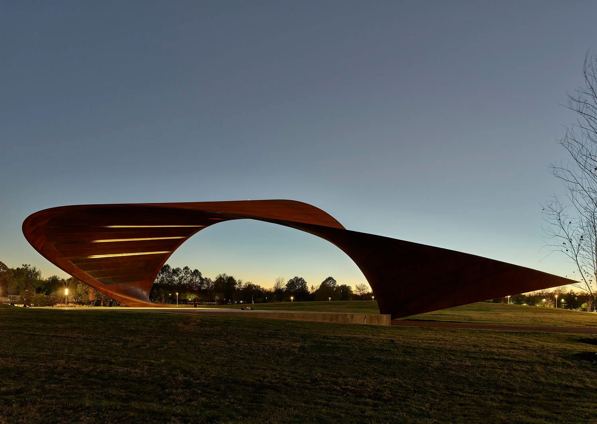 Pabellón del parque Luther George por Trahan Architects. Fotografía por Tim Hursley