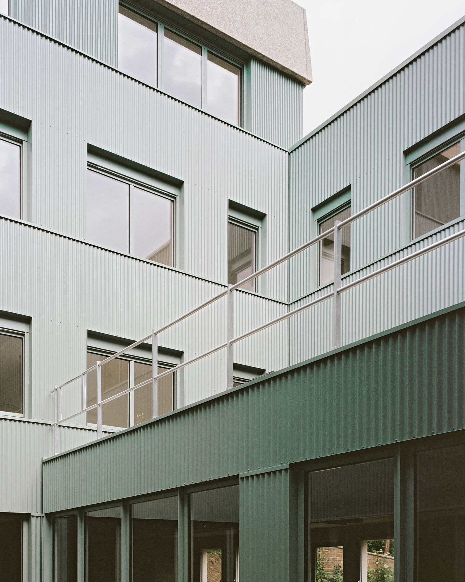 Jean Moulin por AZC architectes. Fotografía por Julien Hourcade. Jean Moulin por AZC architectes. Fotografía por Julien Hourcade.