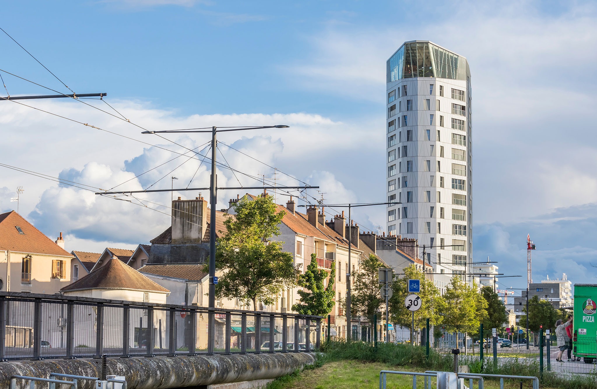Torre Arsenal por Arte Charpentier. Fotografía por Boegly Grazia. Torre Arsenal por Arte Charpentier. Fotografía por Boegly Grazia.