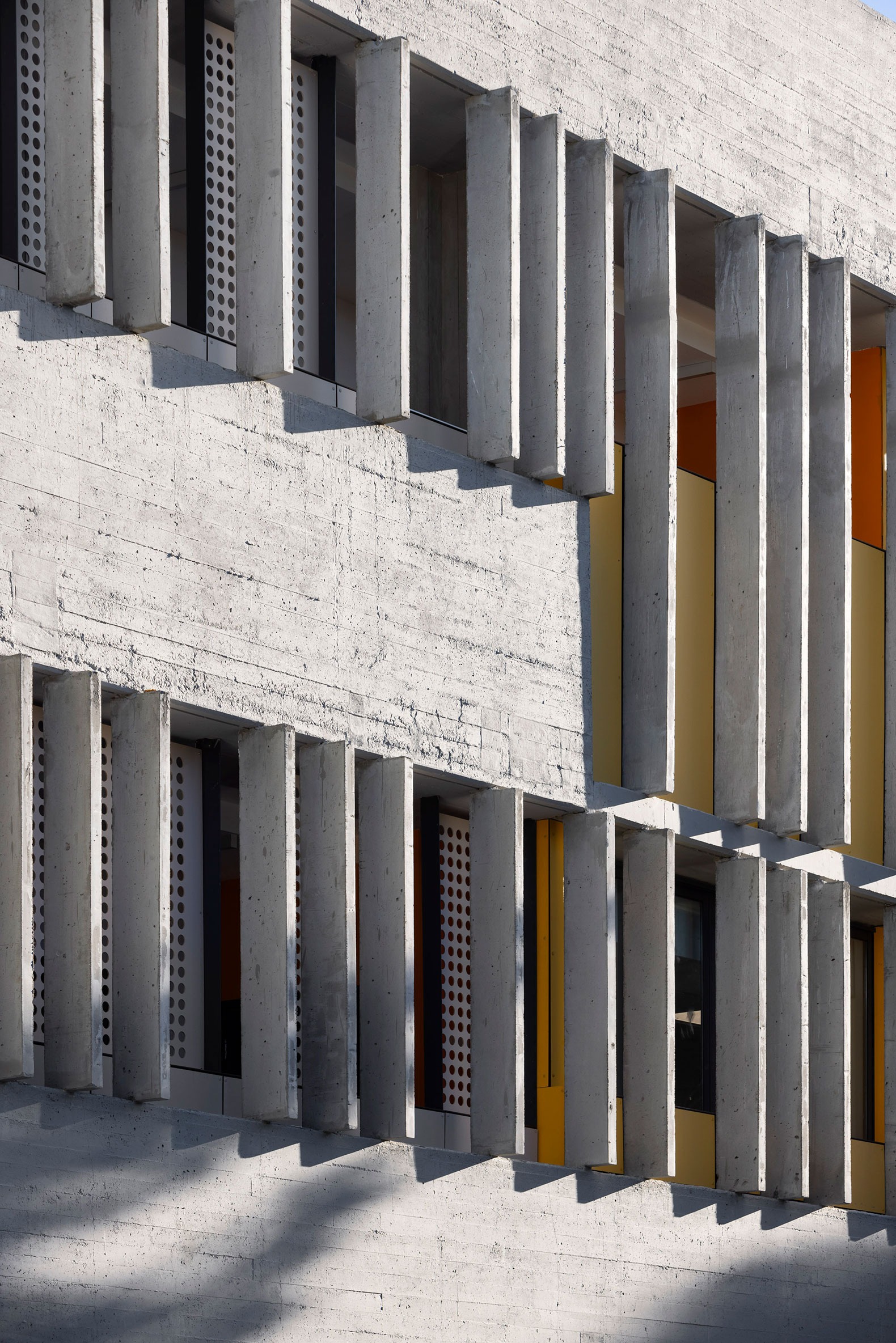 Centro Tecnológico - Ashdod por Daniel Azerrad Architects. Fotografía por Amit Geron. Centro Tecnológico - Ashdod por Daniel Azerrad Architects. Fotografía por Amit Geron.