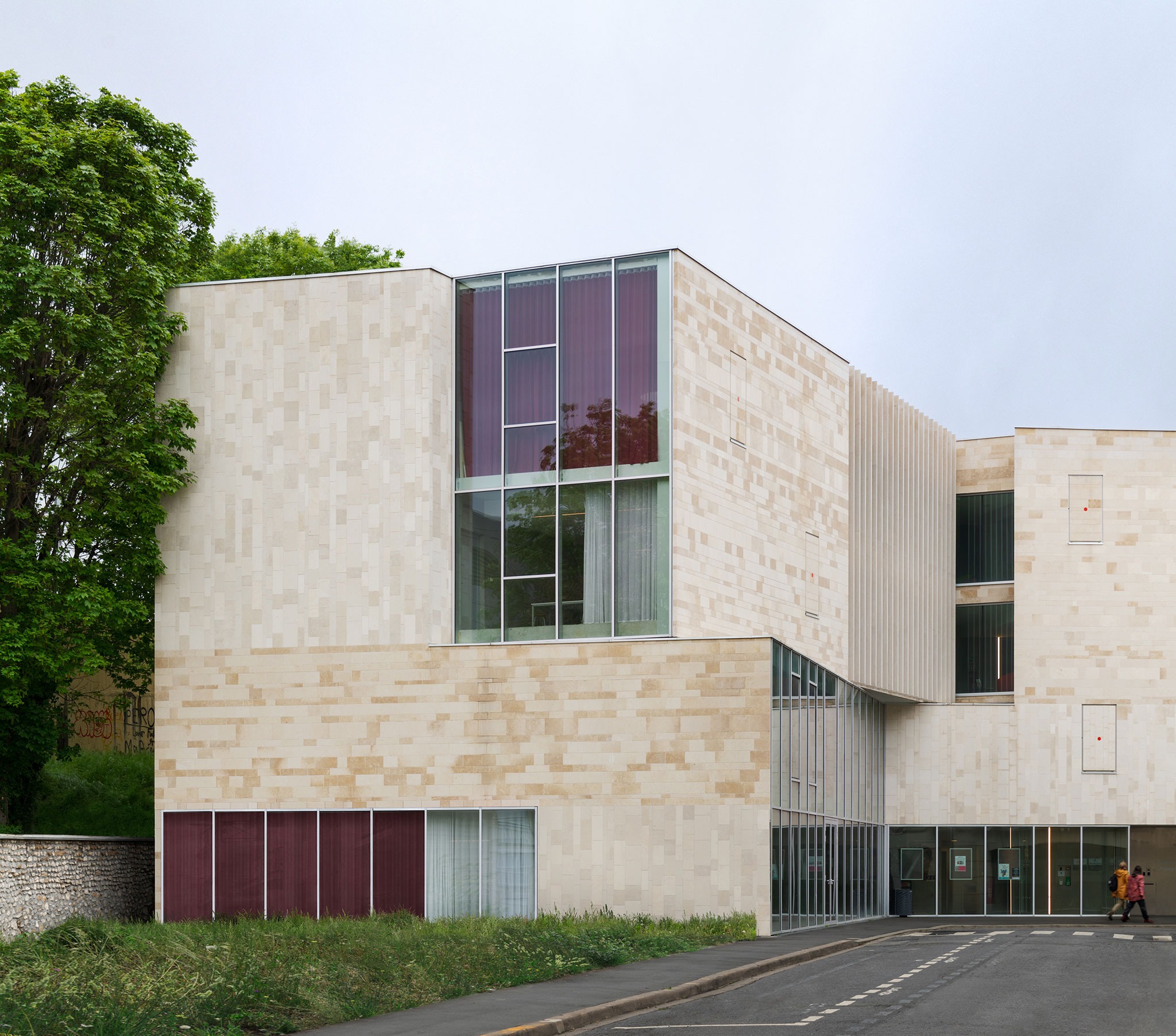 Centro cultural en Bourg-la-Reine por Dominique Coulon & associés. Fotografía por Eugeni Pons. Centro cultural en Bourg-la-Reine por Dominique Coulon & associés. Fotografía por Eugeni Pons.