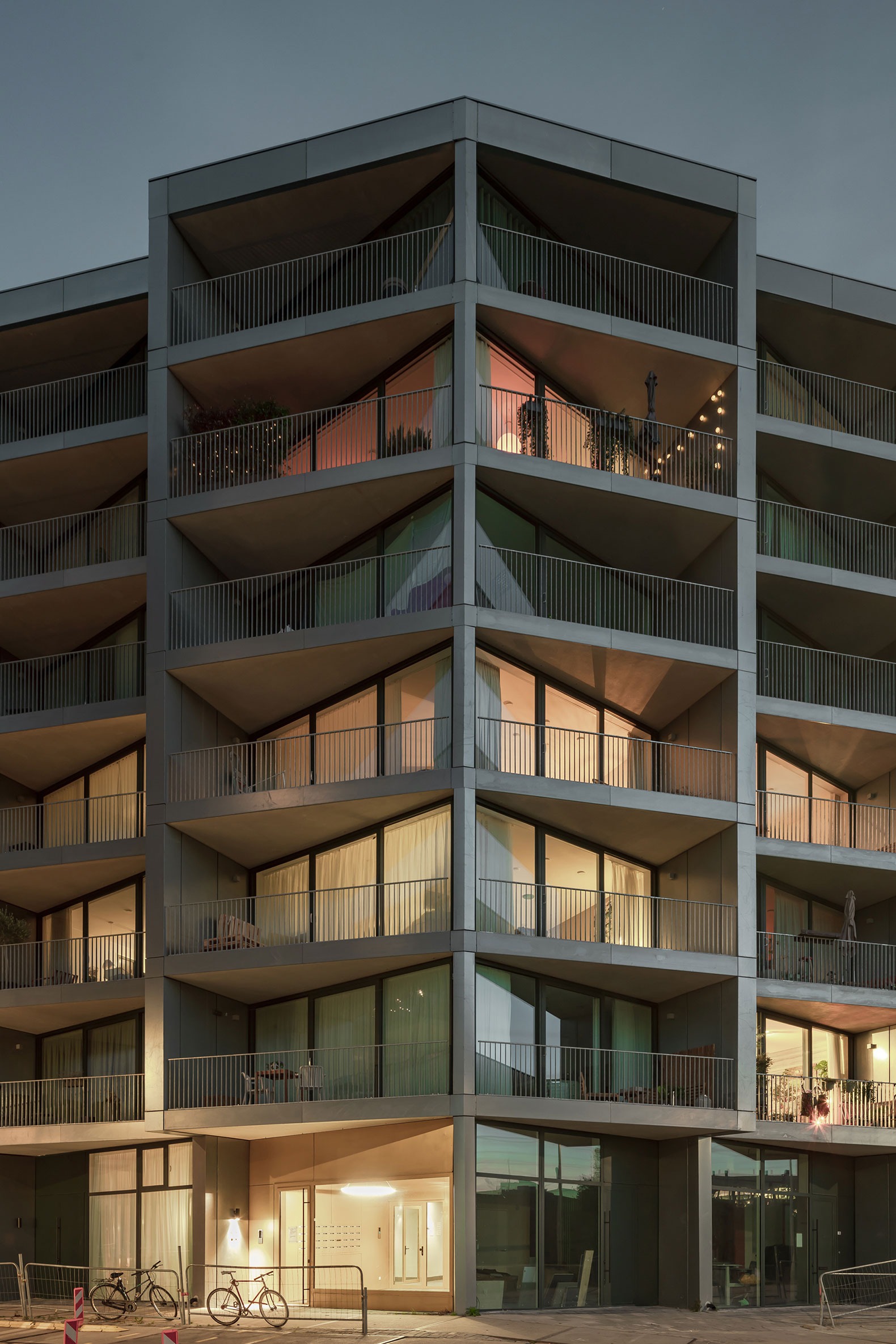 C14 by Studioninedots. Photography by Sebastian van Damme. C14 by Studioninedots. Photography by Sebastian van Damme.