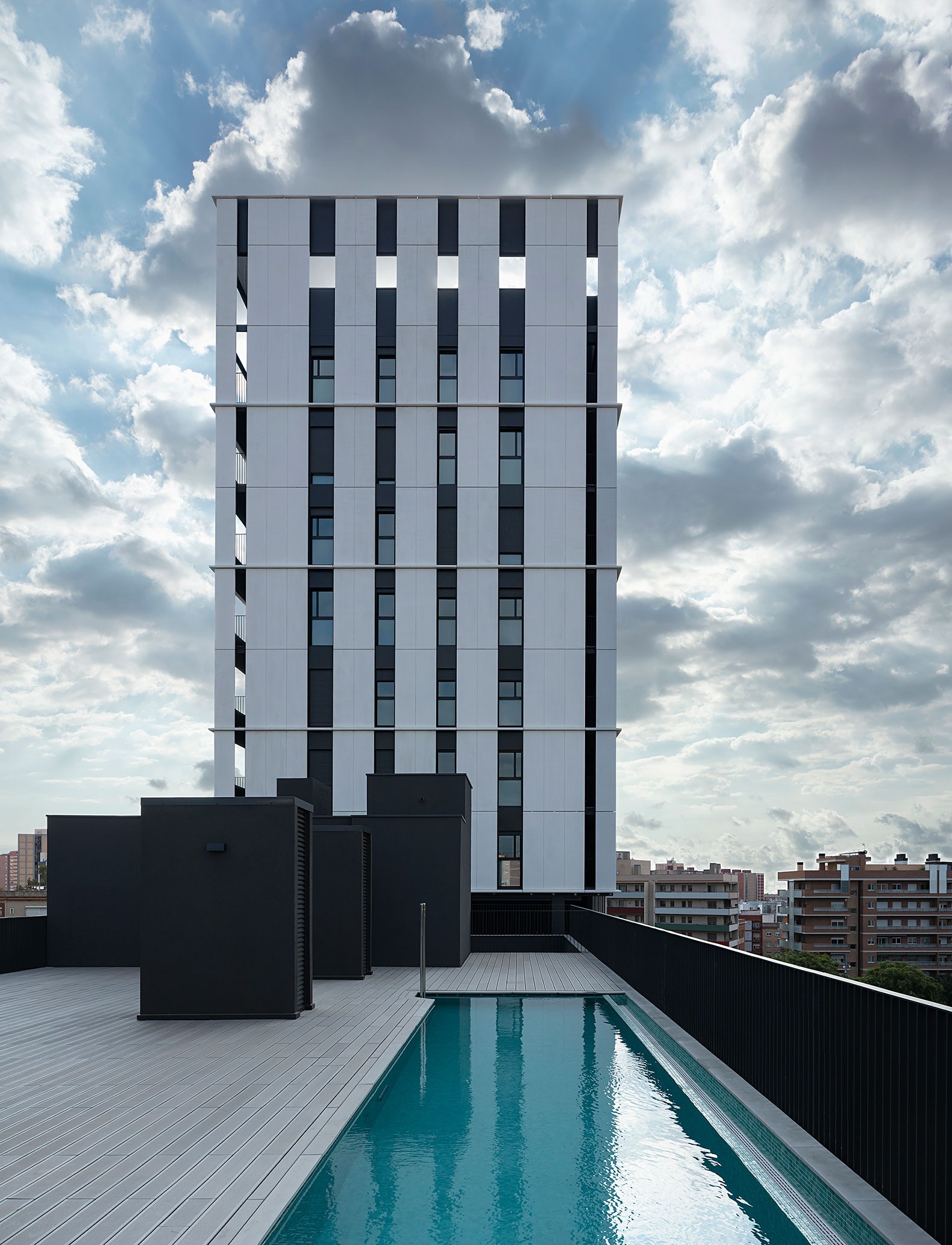 Torre residencial Bagaria por Bxd arquitectura. Fotografía por Aleix Bagué. Torre residencial Bagaria por Bxd arquitectura. Fotografía por Aleix Bagué.