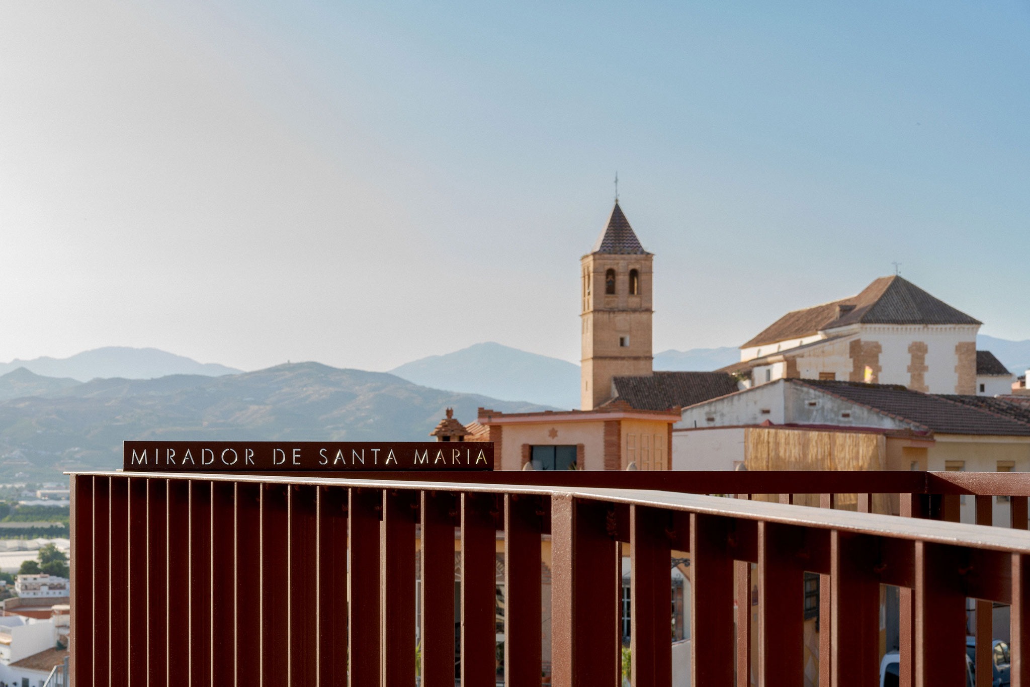 Jardín mirador por Terral Arquitectos. Fotografía por Fernando Gómez Mateos. Jardín mirador por Terral Arquitectos. Fotografía por Fernando Gómez Mateos.