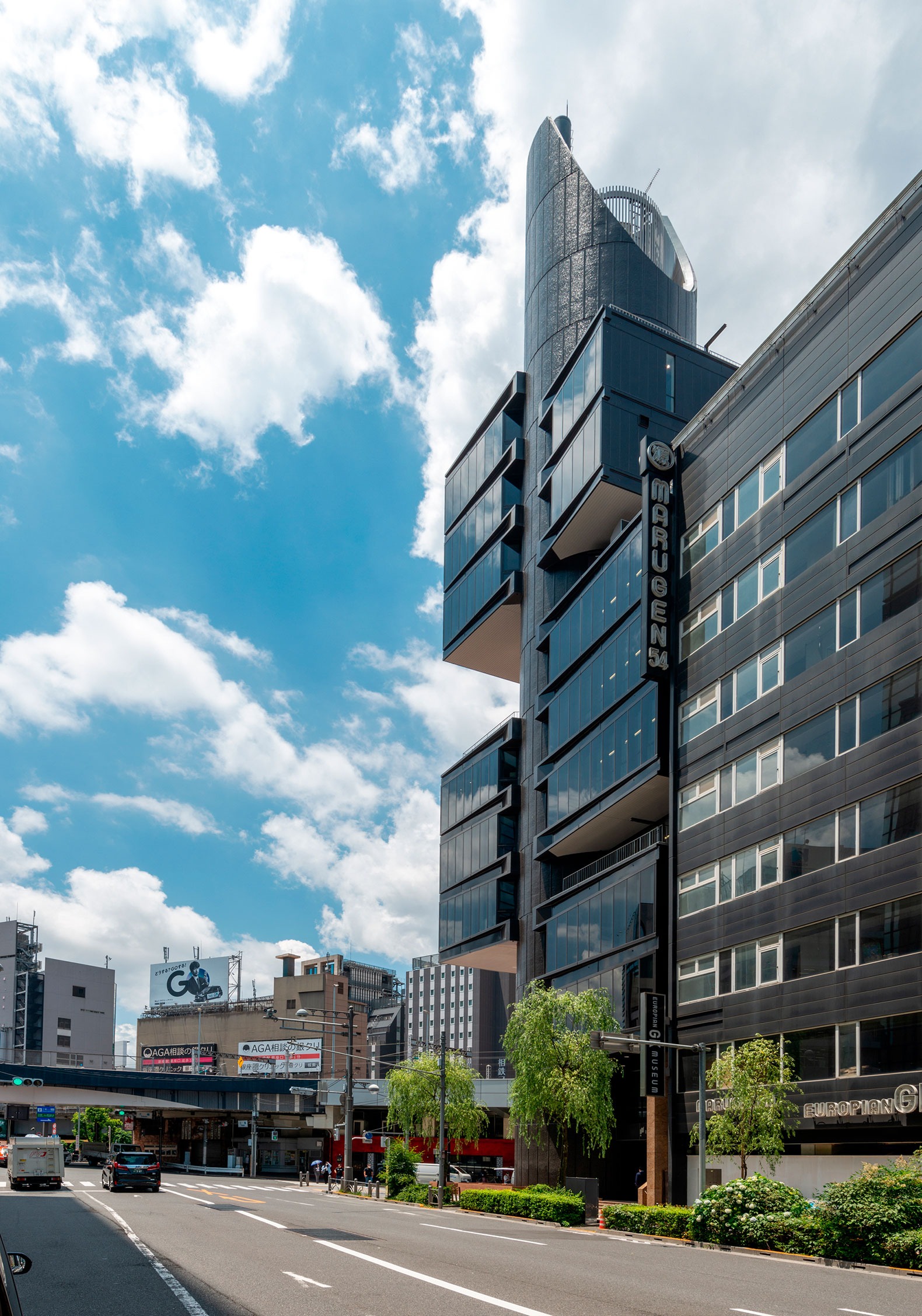 Kenzo Tange's Shizuoka Press and Broadcasting Center, renovated by TAISEI. Northeast side. Photograph by Naoki Kumagai Photo Office, Inc. Kenzo Tange's Shizuoka Press and Broadcasting Center, renovated by TAISEI. Northeast side. Photograph by Naoki Kumagai Photo Office, Inc.