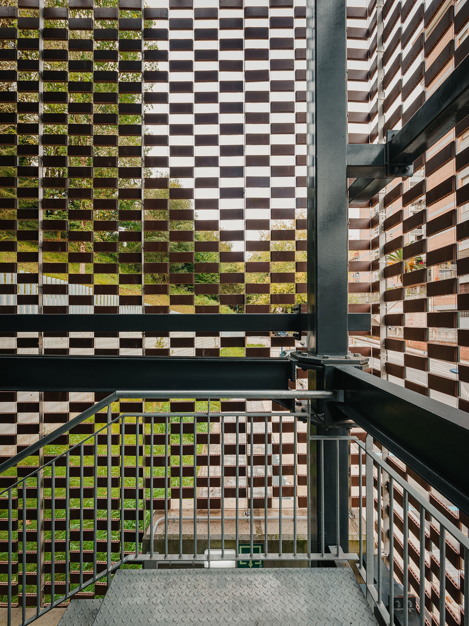 Edificio de Aparcamientos en Errenteria por VAUMM. Fotografía por Aitor Estévez. Edificio de Aparcamientos en Errenteria por VAUMM. Fotografía por Aitor Estévez.