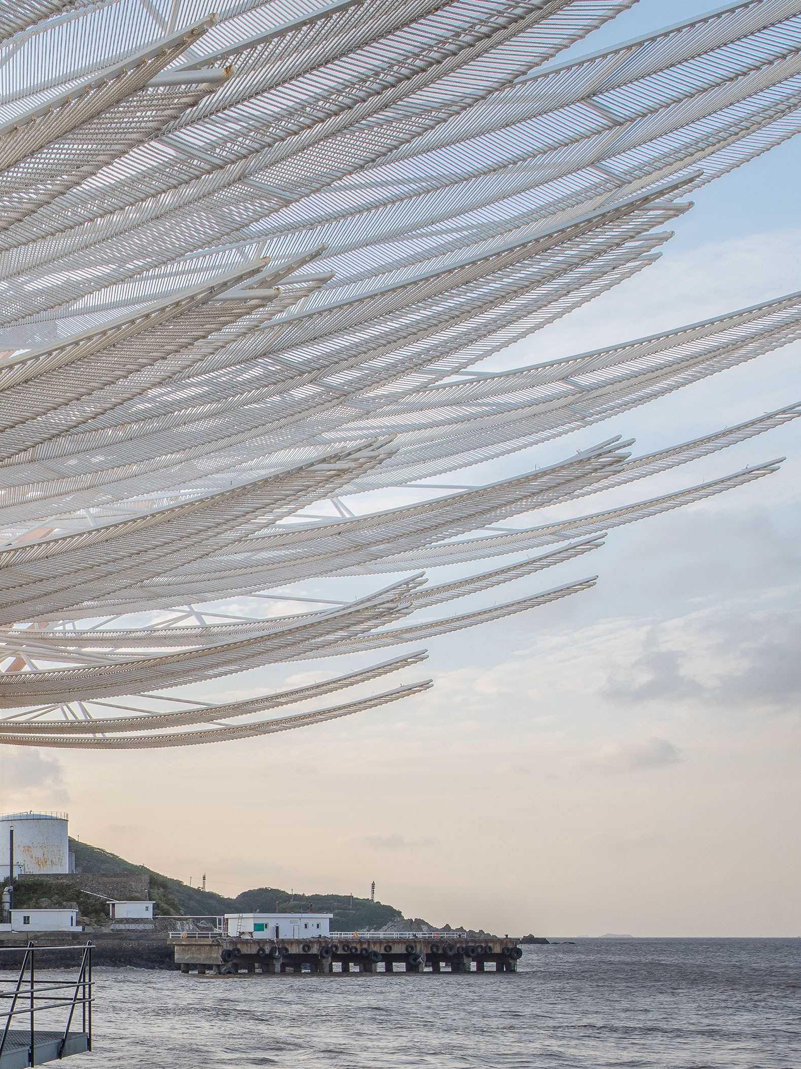 The Seaside Pavilion by GN Architects. Photograph by Liang Wenjun. The Seaside Pavilion by GN Architects. Photograph by Liang Wenjun.