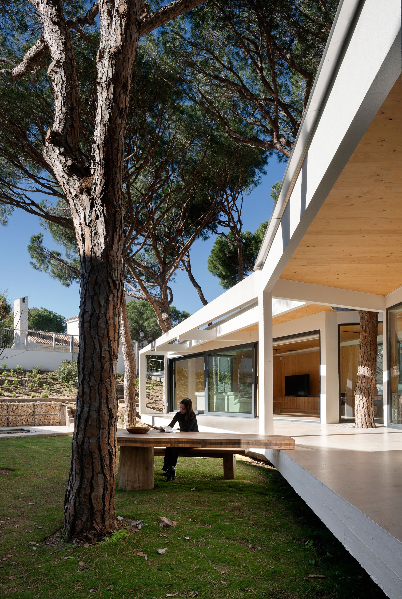 Pinola House by Lisabesur Arquitectos. Photograph by Jesús Granada. Pinola House by Lisabesur Arquitectos. Photograph by Jesús Granada.