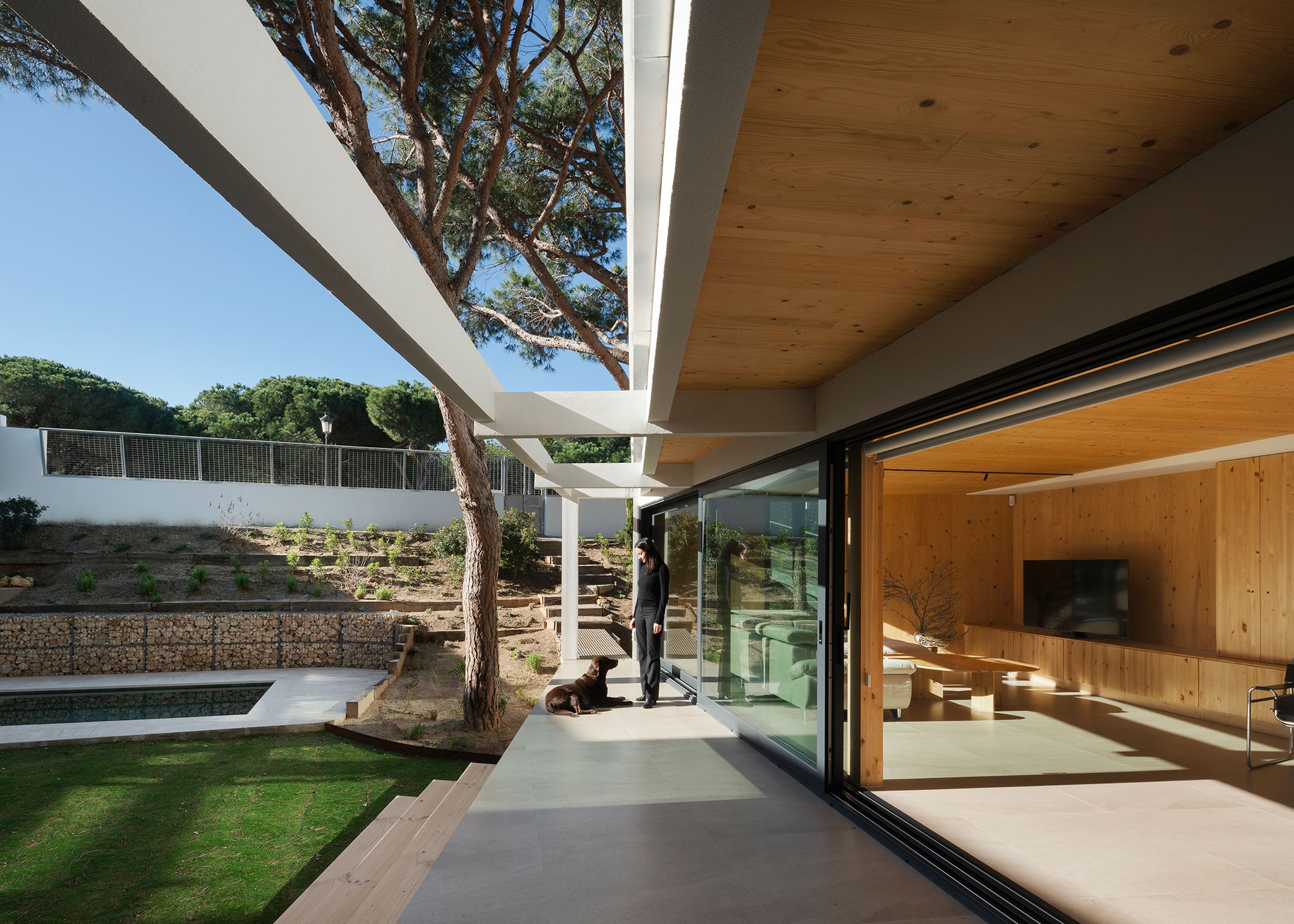 Pinola House by Lisabesur Arquitectos. Photograph by Jesús Granada. Pinola House by Lisabesur Arquitectos. Photograph by Jesús Granada.
