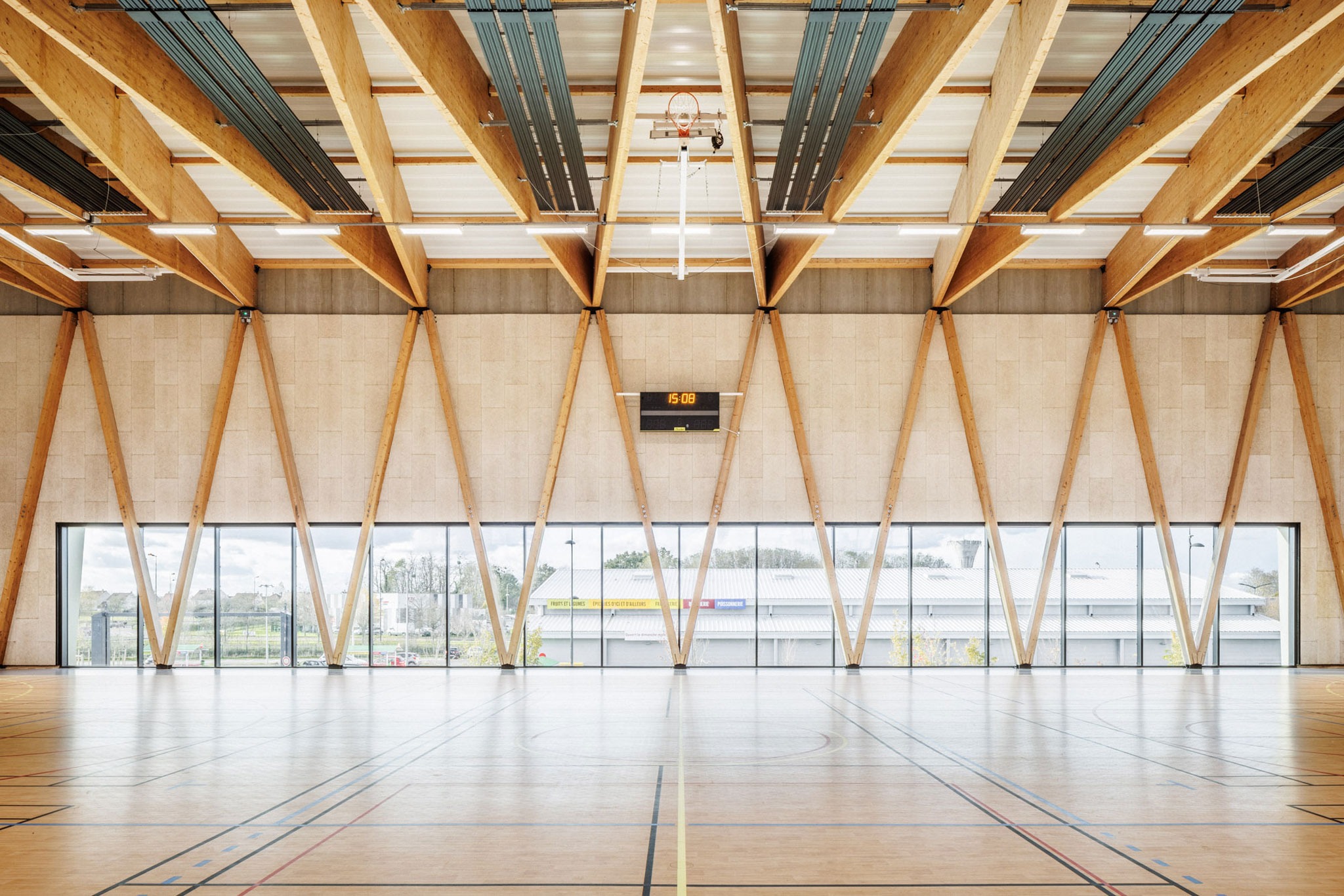 Complexe sportif Nikola Karabatic by Atelier Aconcept. Photograph by 11h45. Complexe sportif Nikola Karabatic by Atelier Aconcept. Photograph by 11h45.