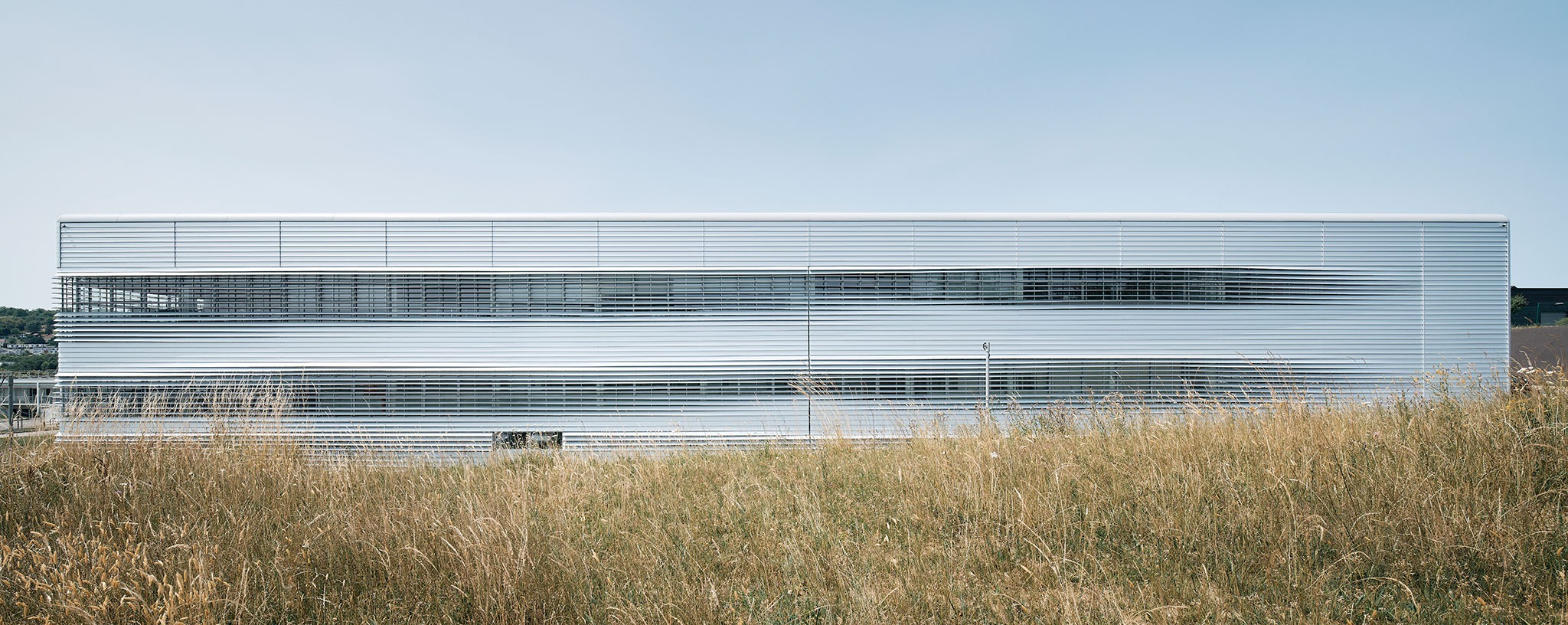 Sophysa Neurosurgical Implants Production Unit by MÉTRA+ASSOCIÉS. Photograph by Epaillard + Machado. Sophysa Neurosurgical Implants Production Unit by MÉTRA+ASSOCIÉS. Photograph by Epaillard + Machado.