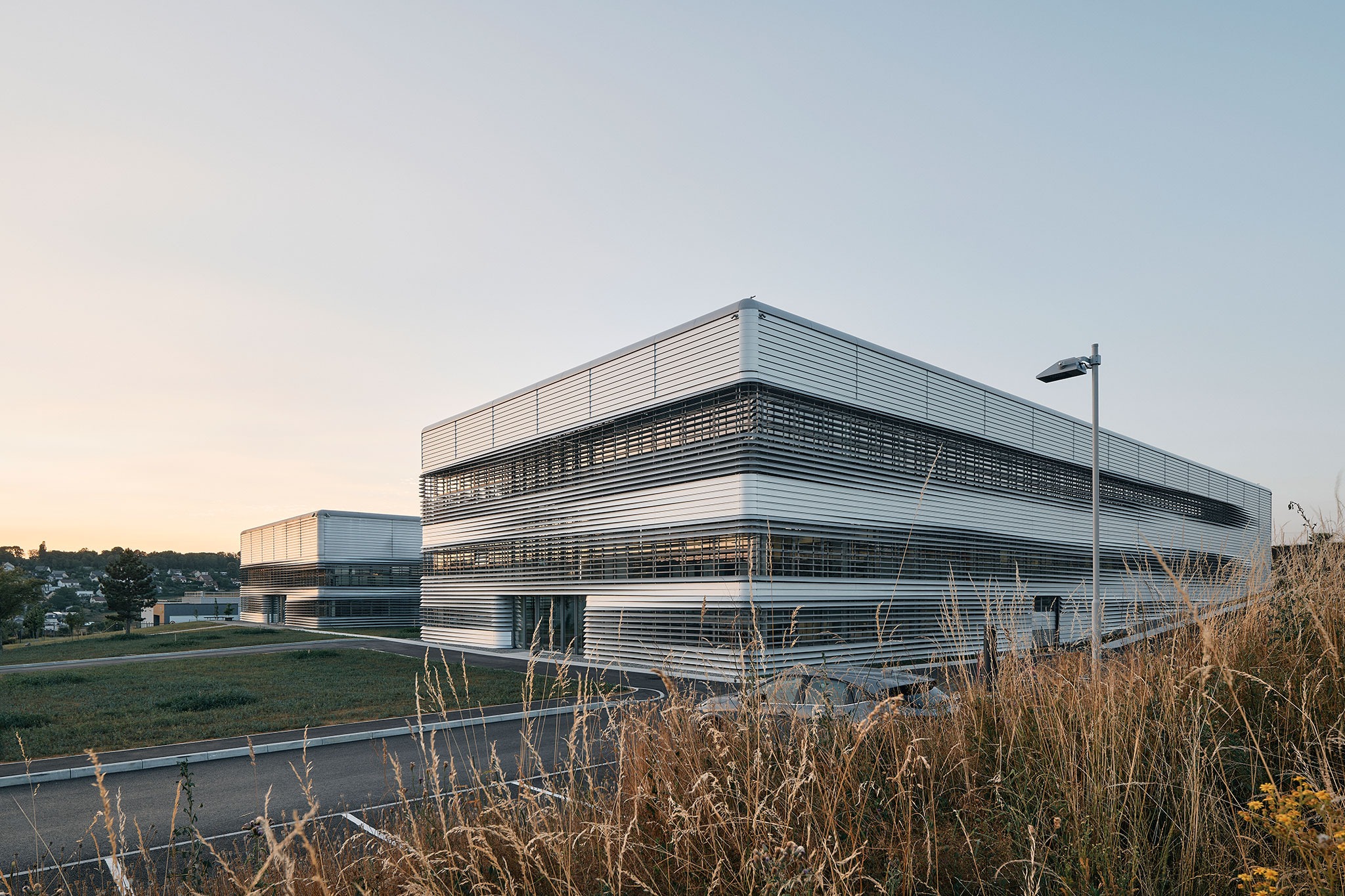 Sophysa Neurosurgical Implants Production Unit by MÉTRA+ASSOCIÉS. Photograph by Epaillard + Machado. Sophysa Neurosurgical Implants Production Unit by MÉTRA+ASSOCIÉS. Photograph by Epaillard + Machado.