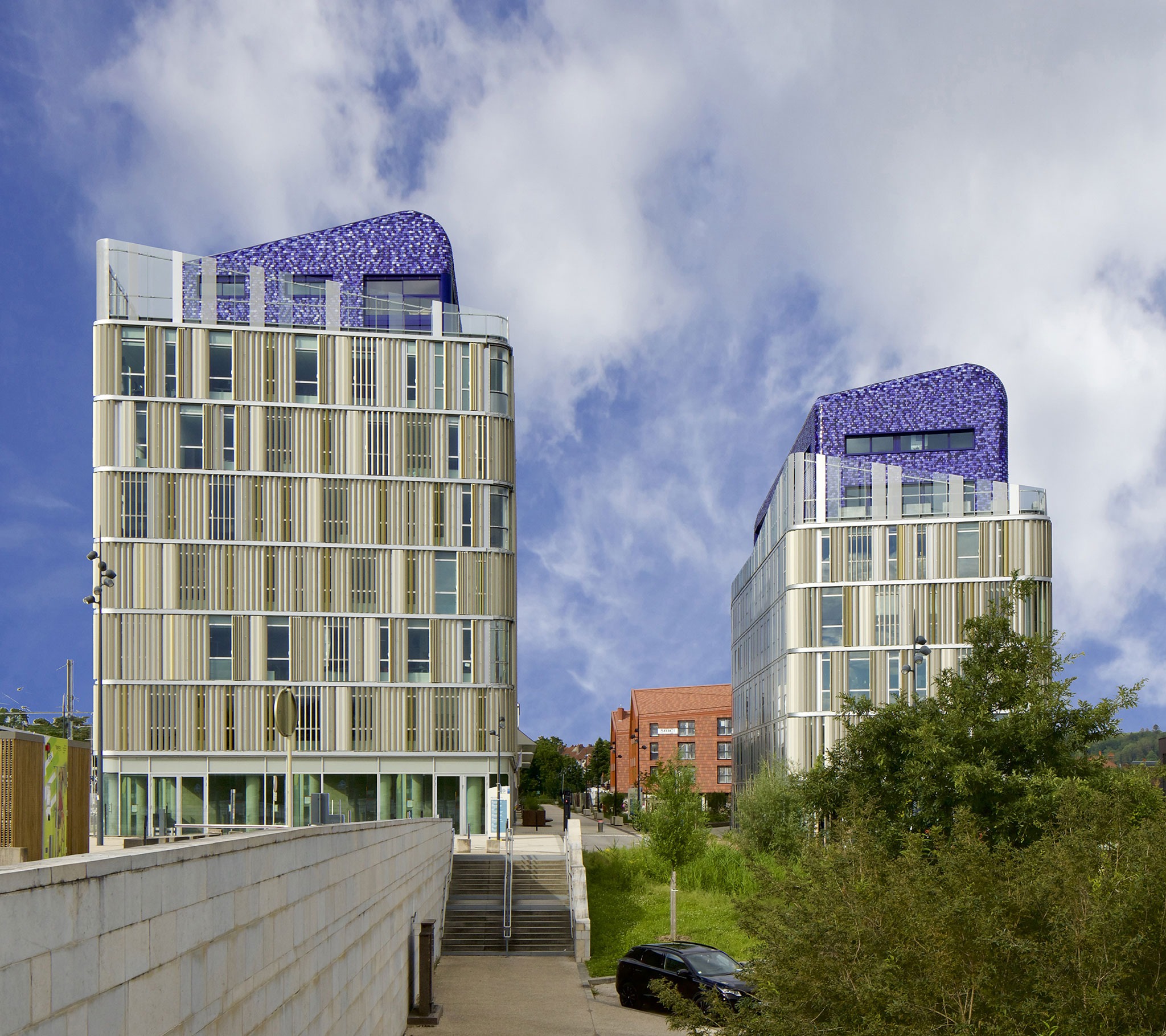 Shopping centre and residences in Besançon by MÉTRA+ASSOCIÉS. Photography by Philippe Ruault. Shopping centre and residences in Besançon by MÉTRA+ASSOCIÉS. Photography by Philippe Ruault.