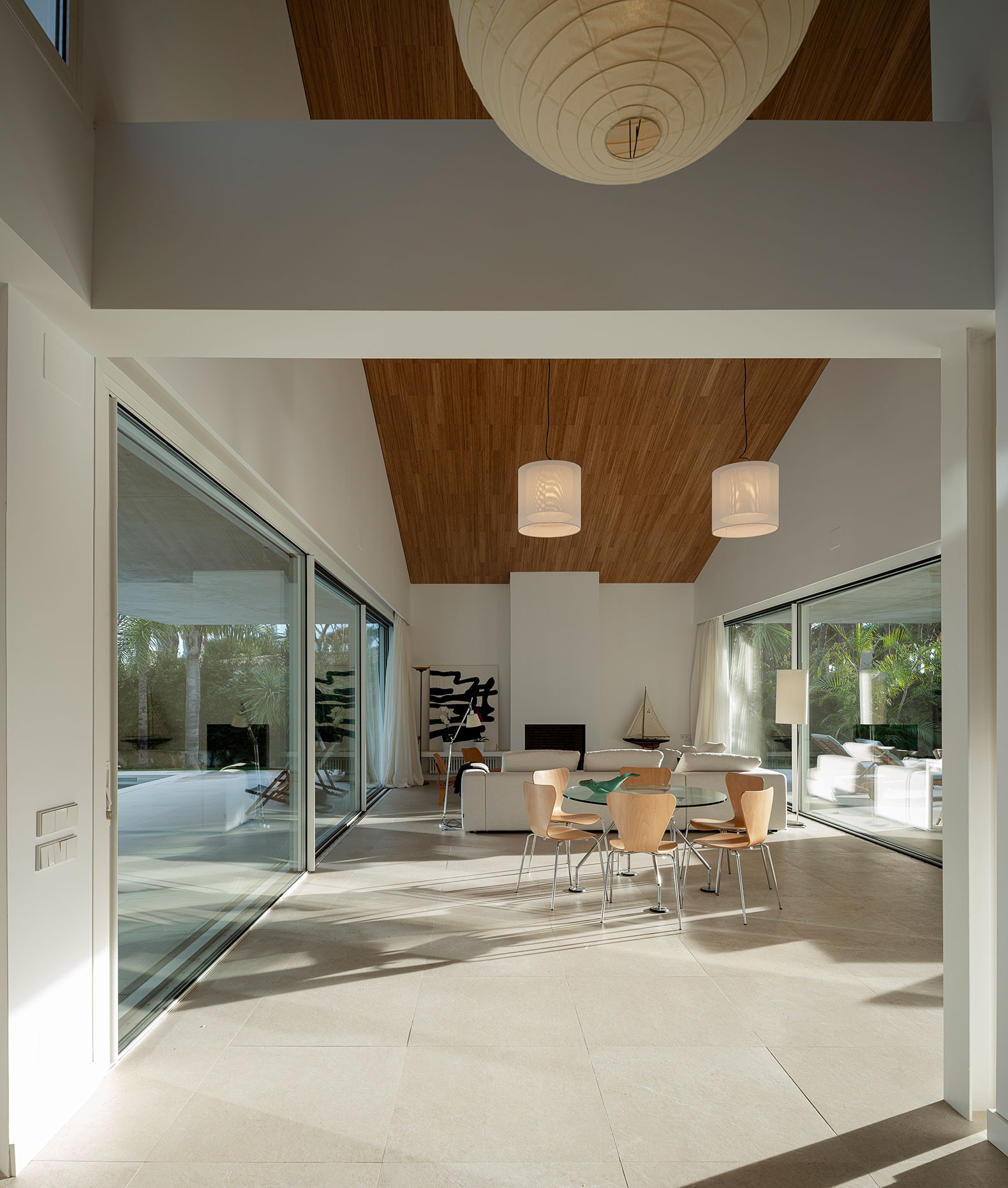 Vivienda unifamiliar en Roche por DL+A Arquitectos. Fotografía por Fernando Alda. Vivienda unifamiliar en Roche por DL+A Arquitectos. Fotografía por Fernando Alda.
