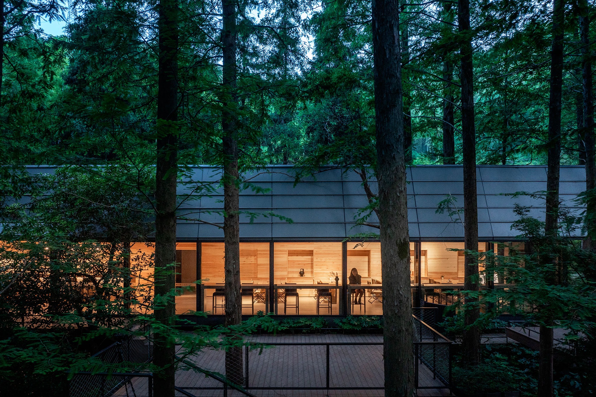 Dongmingshan Senyu Hotel by GLA Architects. Photography by Chen Xi Studio. Dongmingshan Senyu Hotel by GLA Architects. Photography by Chen Xi Studio.