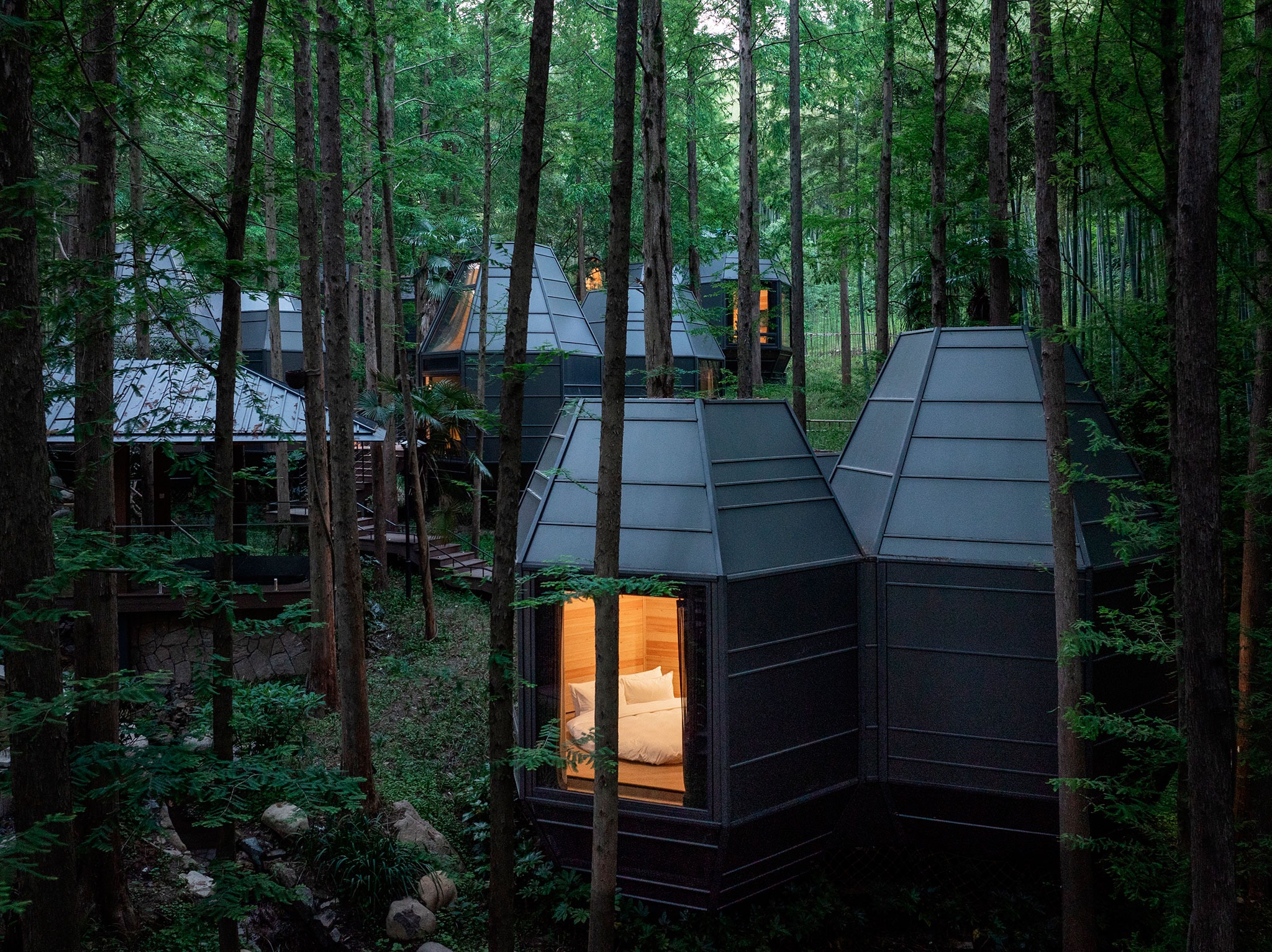 Dongmingshan Senyu Hotel by GLA Architects. Photography by Chen Xi Studio. Dongmingshan Senyu Hotel by GLA Architects. Photography by Chen Xi Studio.
