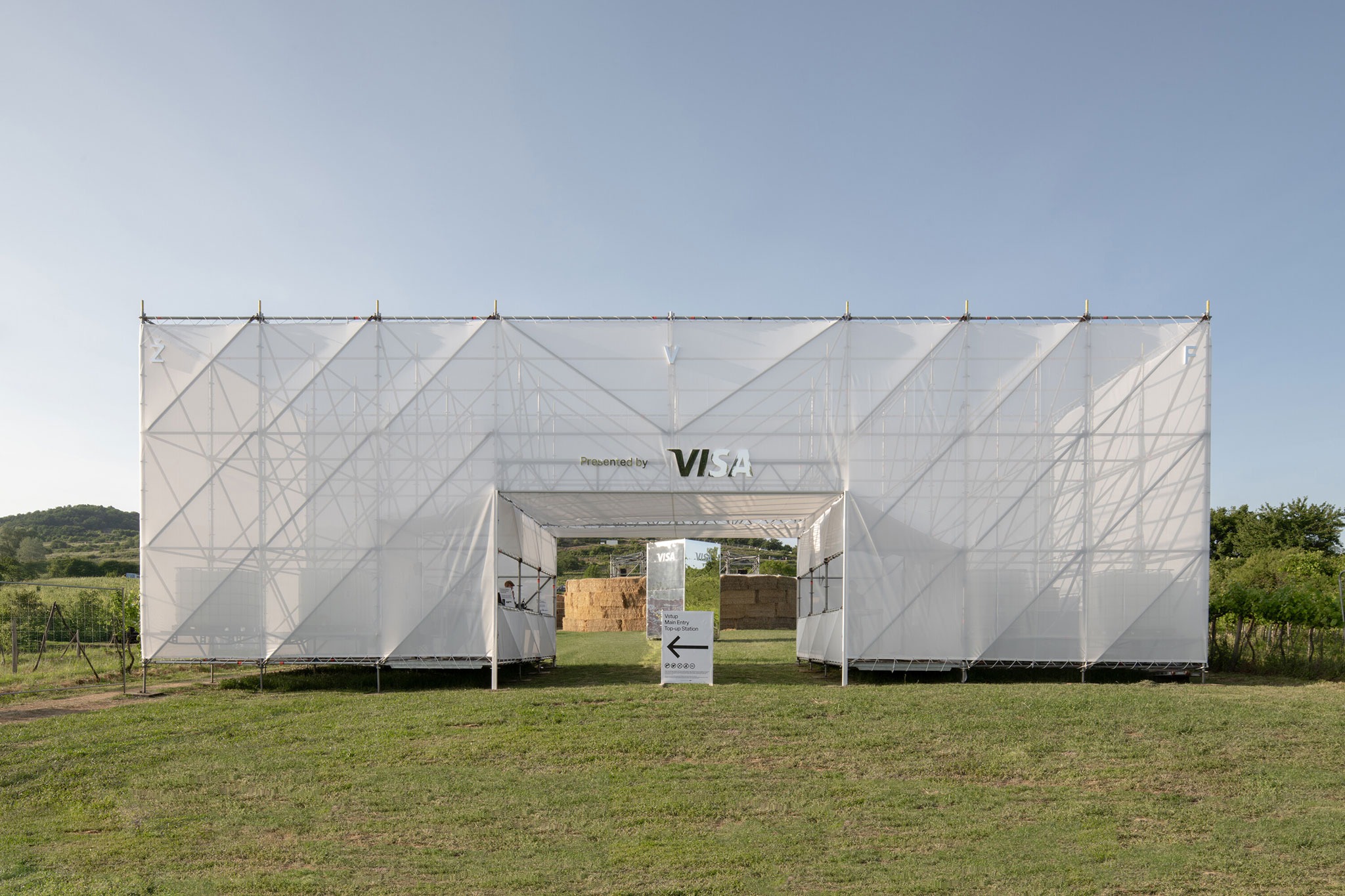 Architecture of "Ženy Víno Funk Festival 2025" by Jakub Kolarovič Architects. Photography by Martin Václavík. Architecture of "Ženy Víno Funk Festival 2025" by Jakub Kolarovič Architects. Photography by Martin Václavík.