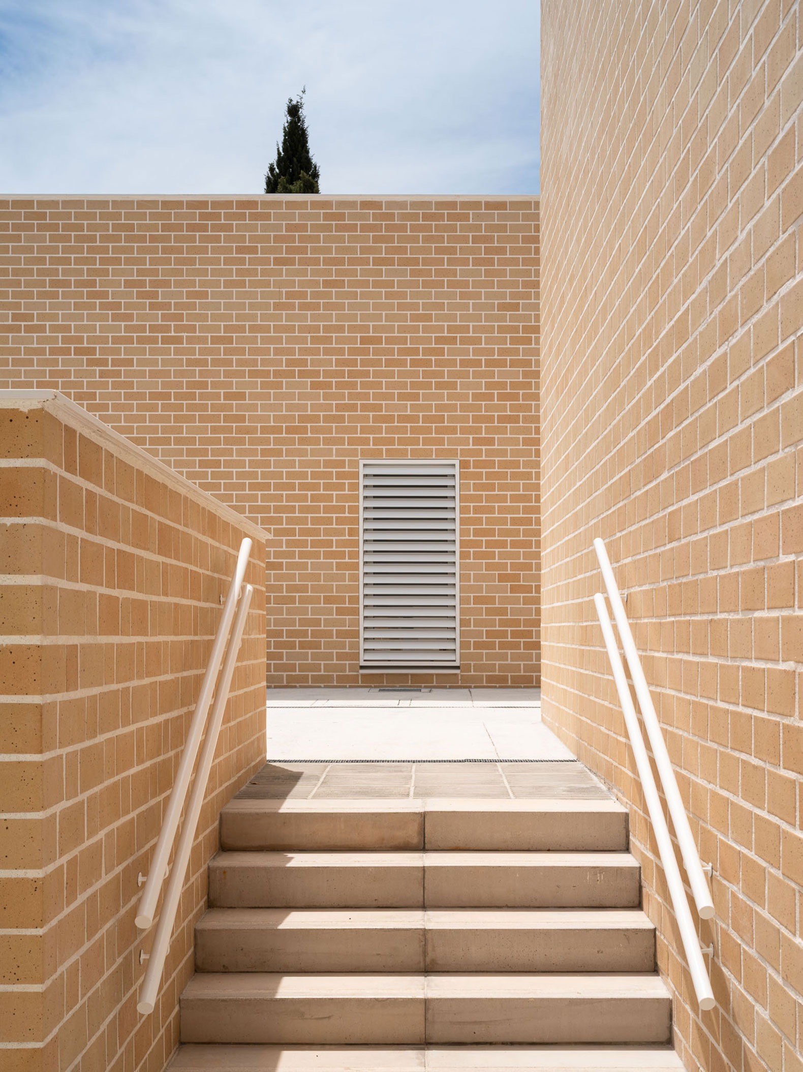 Extension of the Health Centre in La Carihuela by marinauno. Photograph by Fernando Alda. Extension of the Health Centre in La Carihuela by marinauno. Photograph by Fernando Alda.