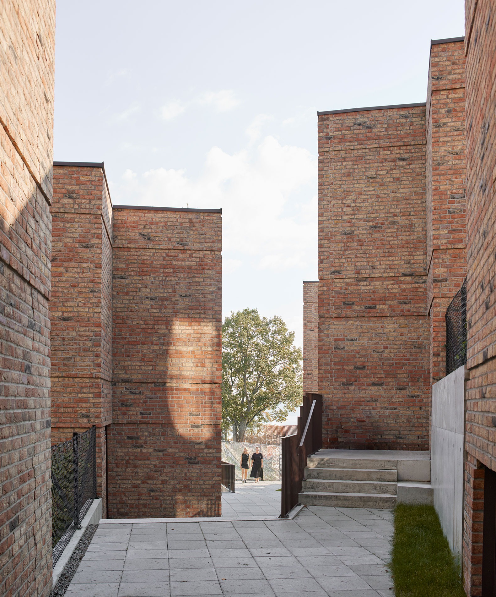 Patio houses in Ullerntoppen, phase 2 by R21 Arkitekter. Photograph by Mariela Apollonio Patio houses in Ullerntoppen, phase 2 by R21 Arkitekter. Photograph by Mariela Apollonio