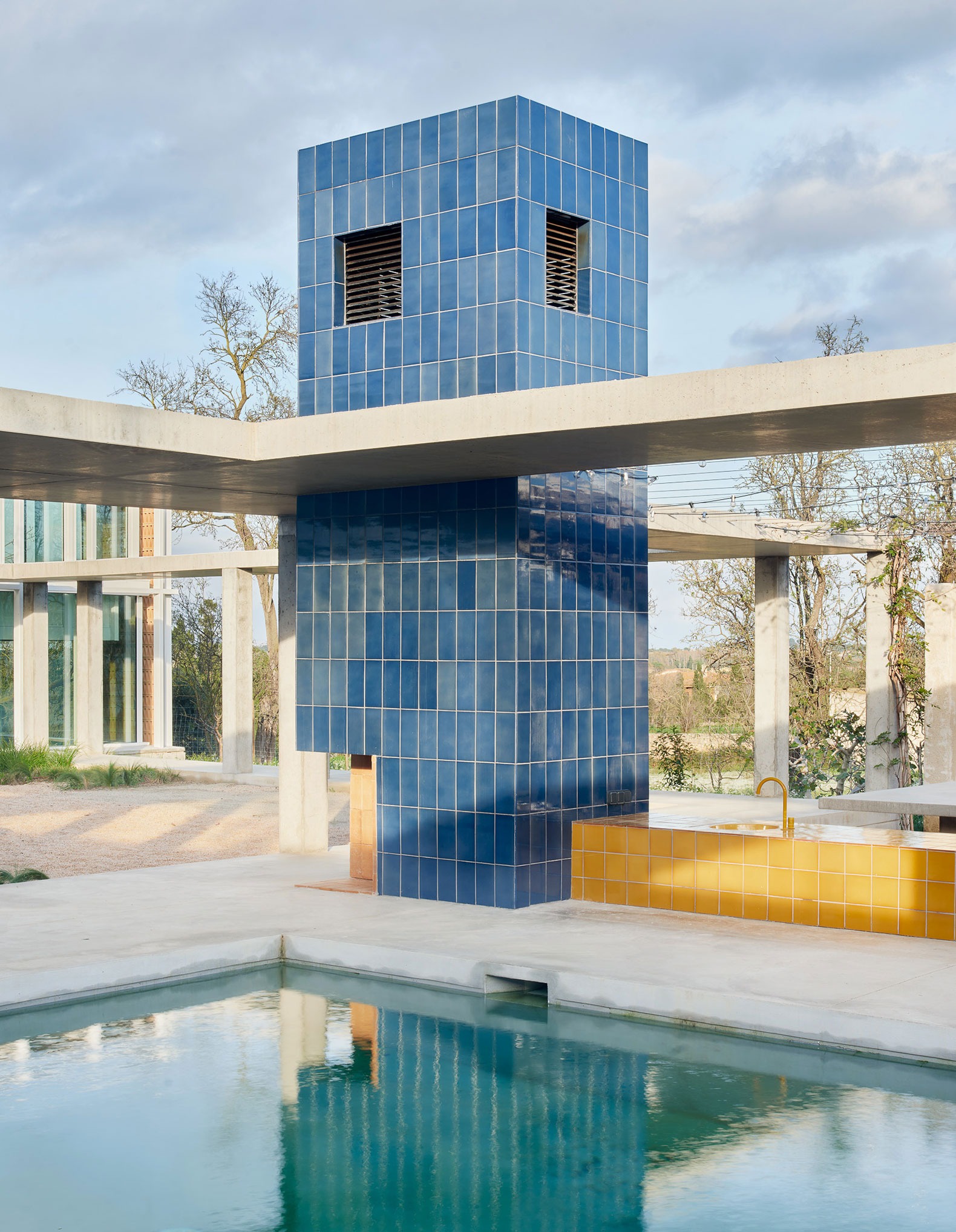 Casa Tres Patis by Twobo Arquitectura. Photograph by José Hevia Casa Tres Patis by Twobo Arquitectura. Photograph by José Hevia