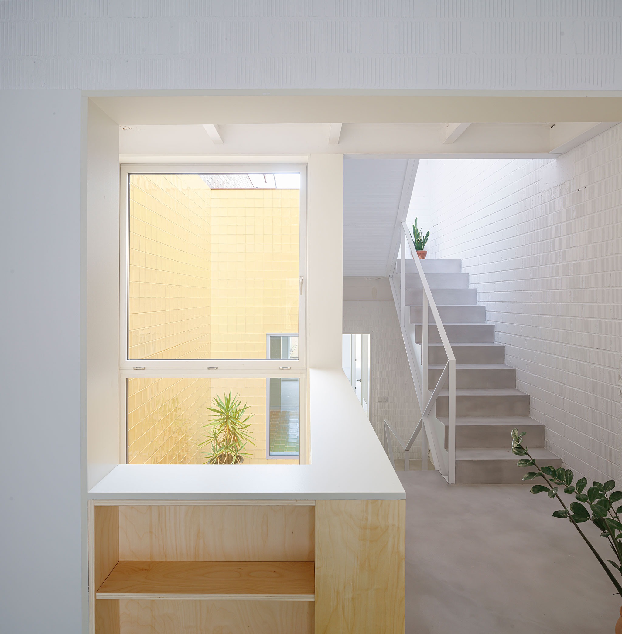Mireia and Toni's House (and Joan and Laia) by vora + Toni Riba. Photograph by Adrià Goula. Mireia and Toni's House (and Joan and Laia) by vora + Toni Riba. Photograph by Adrià Goula.