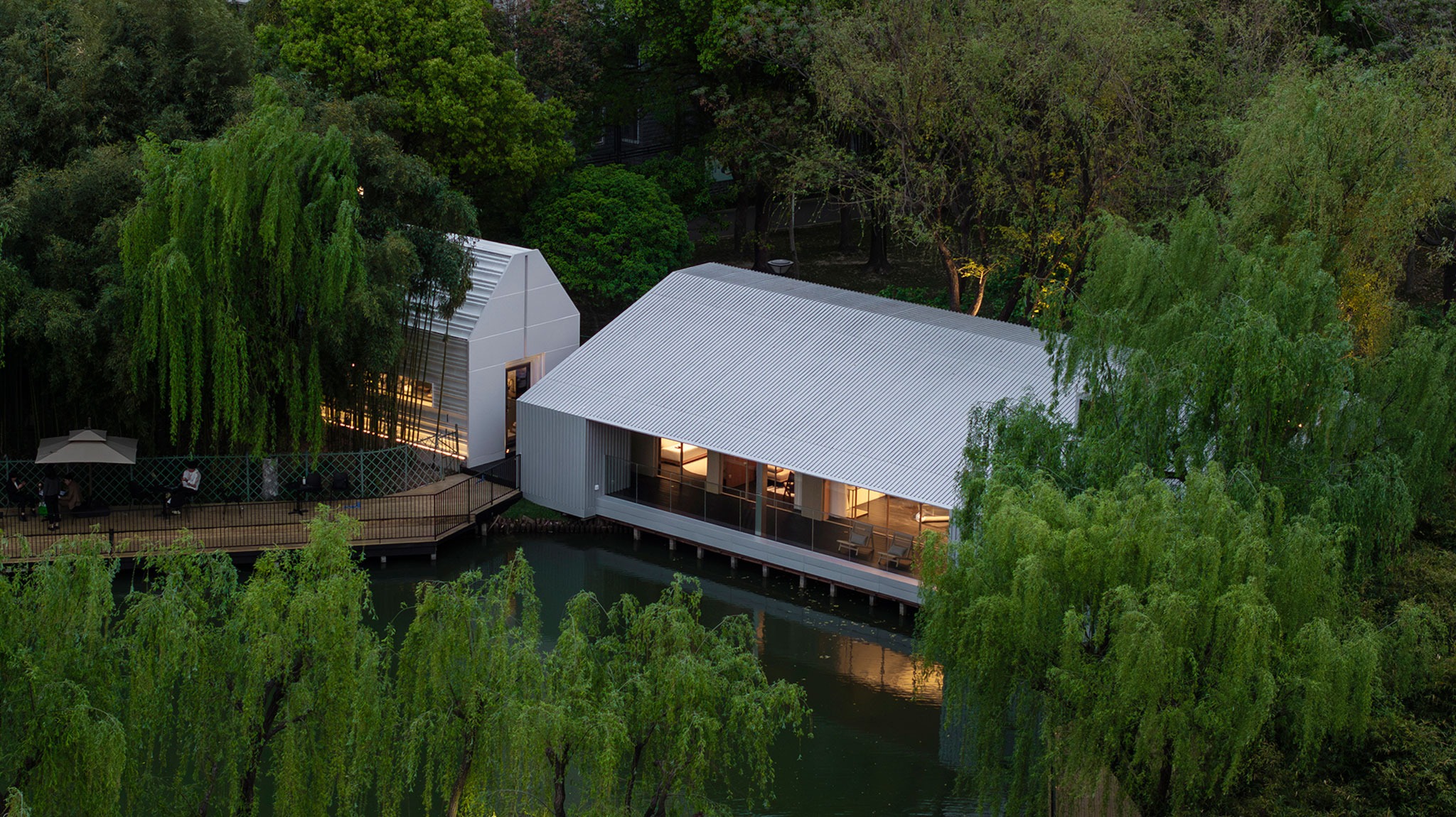 The Lake House by Wutopia Lab. Photography by Guowei Liu. The Lake House by Wutopia Lab. Photography by Guowei Liu.