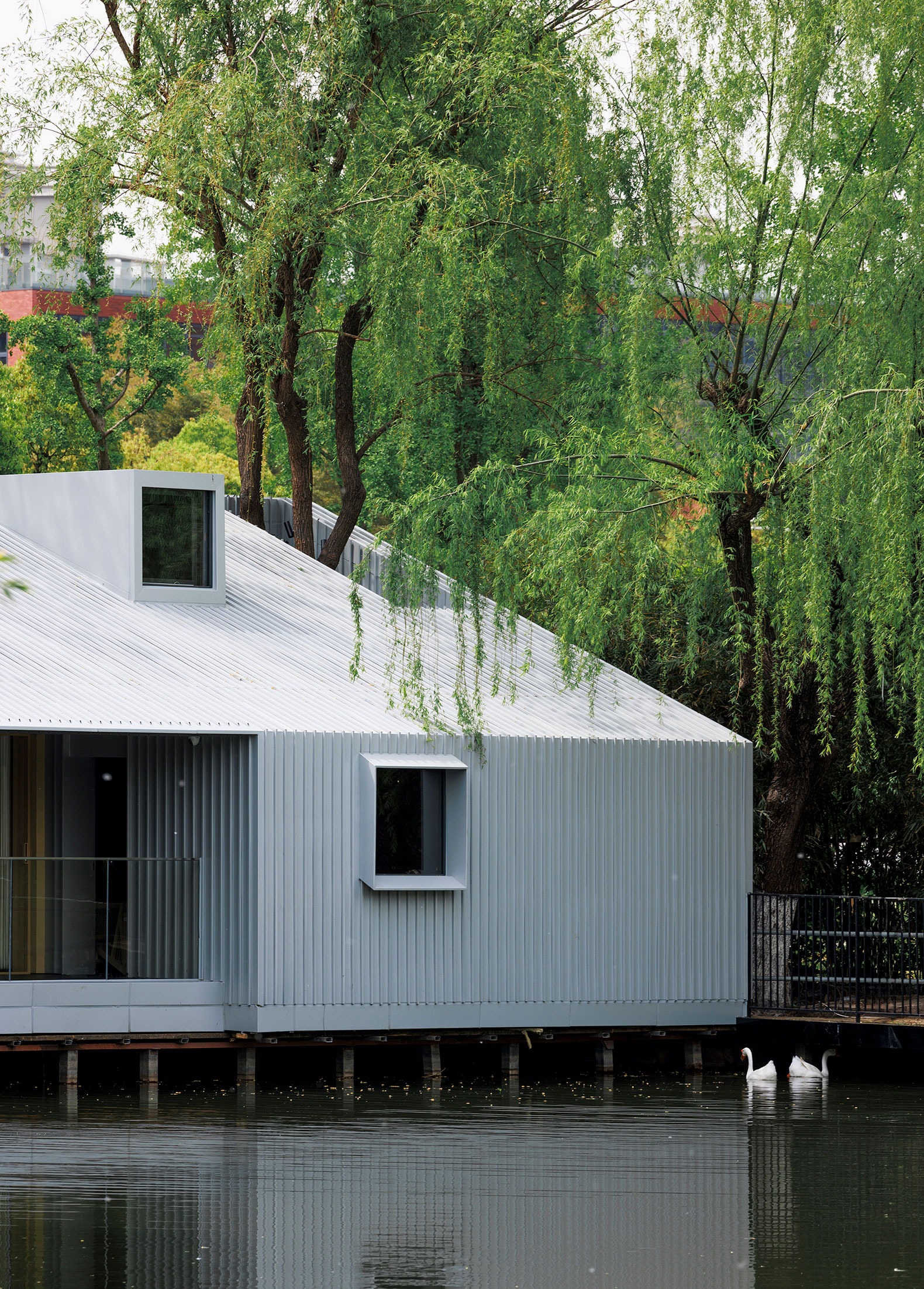 The Lake House by Wutopia Lab. Photography by Guowei Liu. The Lake House by Wutopia Lab. Photography by Guowei Liu.