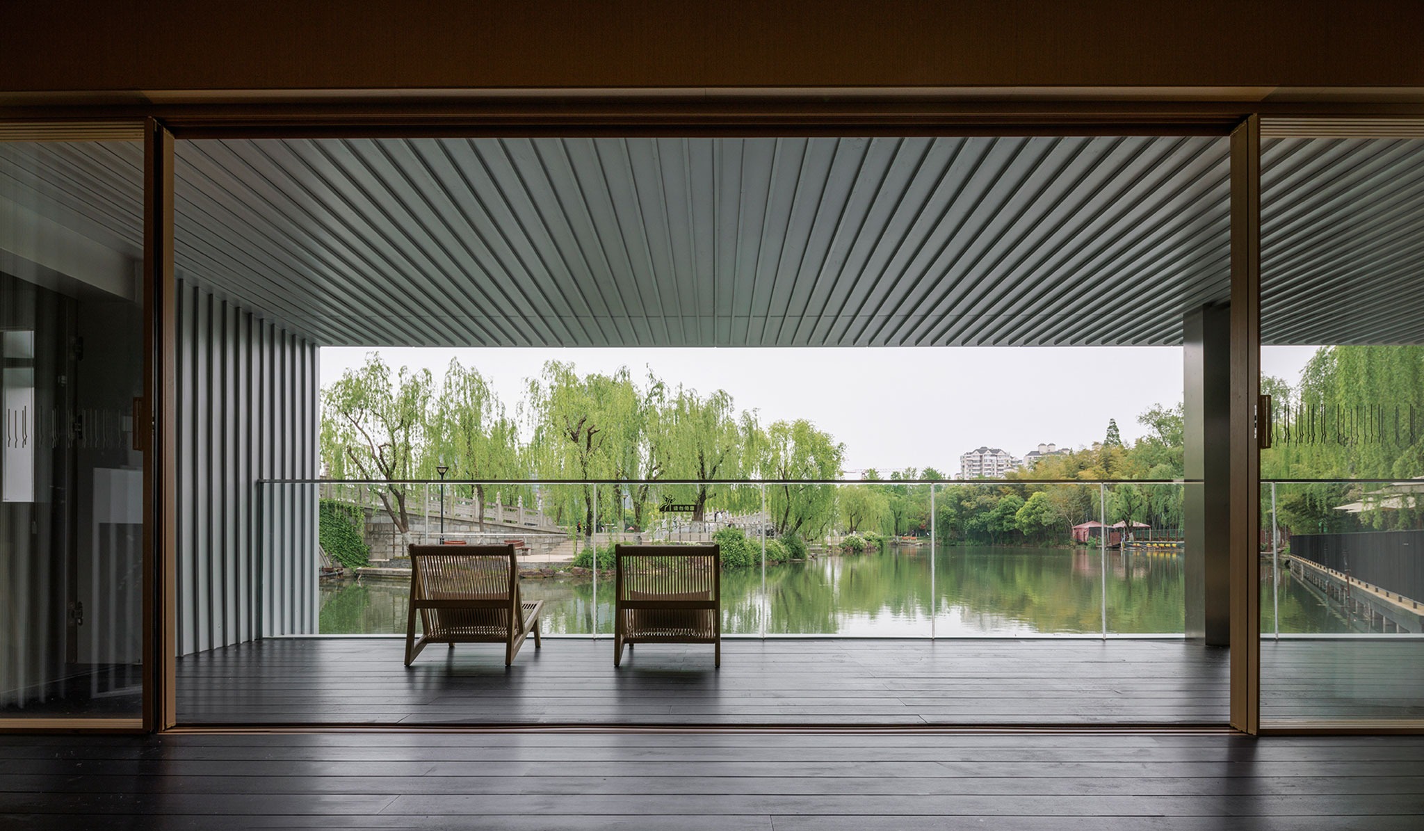 The Lake House by Wutopia Lab. Photography by Guowei Liu. The Lake House by Wutopia Lab. Photography by Guowei Liu.