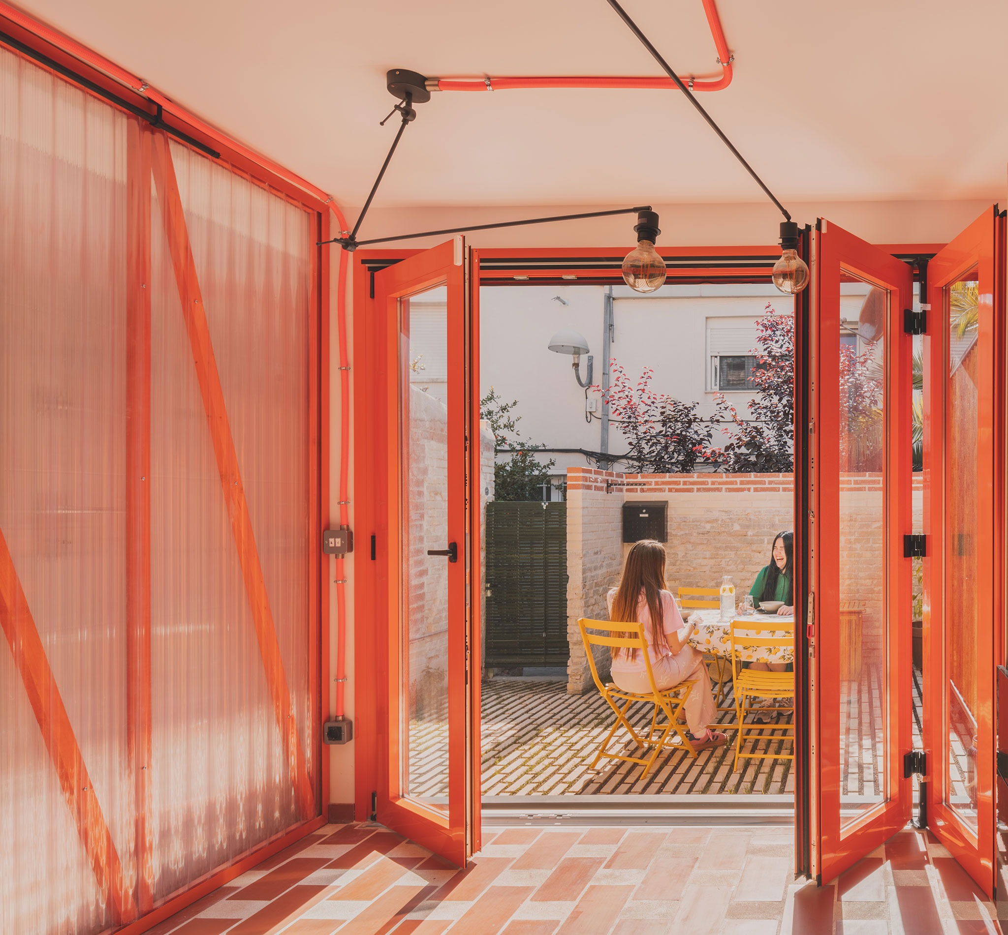 Happy House by Conjuntos Empáticos. Photograph by Estudio Balloon (Javier de Paz). Happy House by Conjuntos Empáticos. Photograph by Estudio Balloon (Javier de Paz).